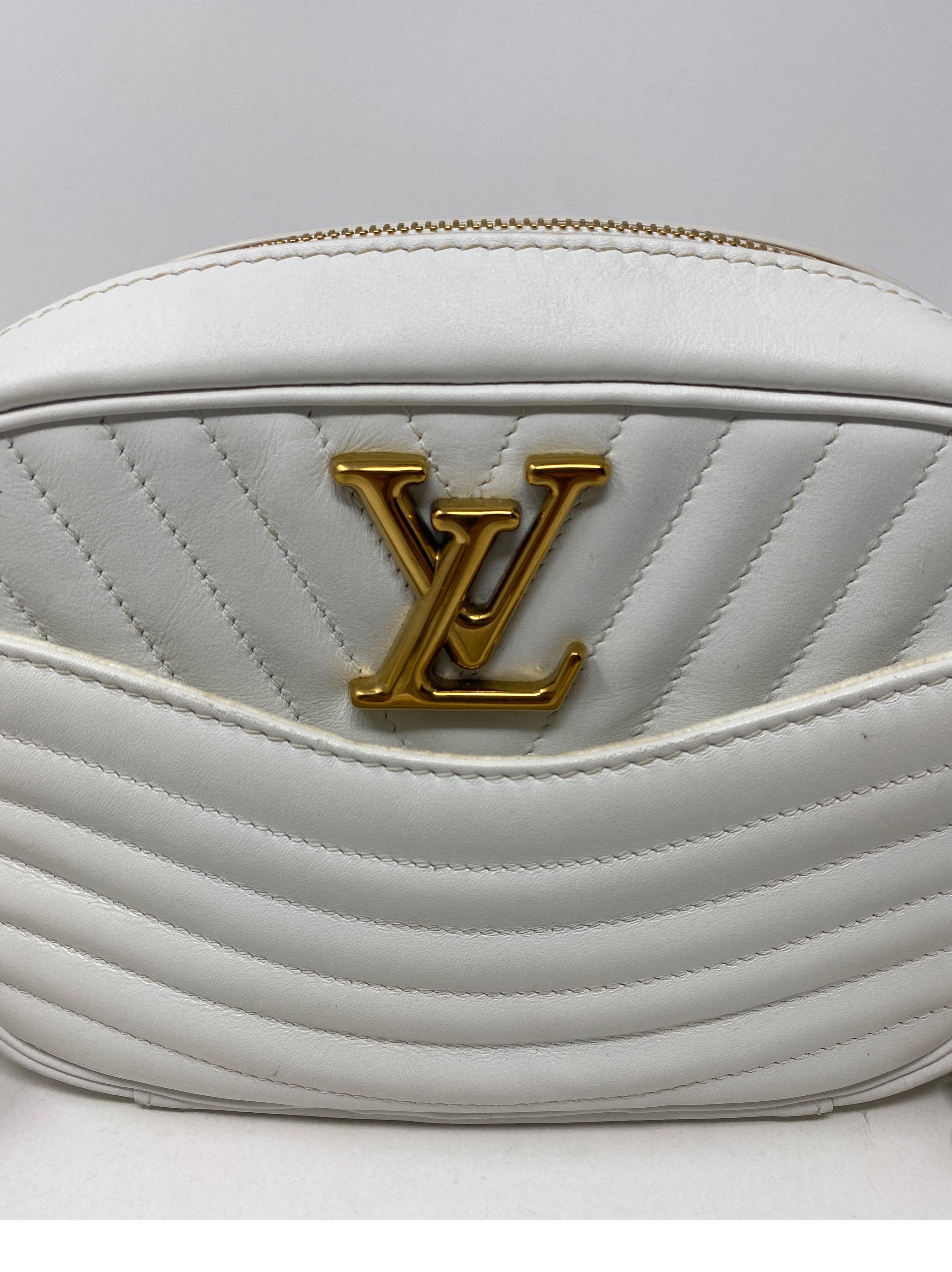 Louis Vuitton New Wave Kameratasche aus weißem Kalbsleder 8