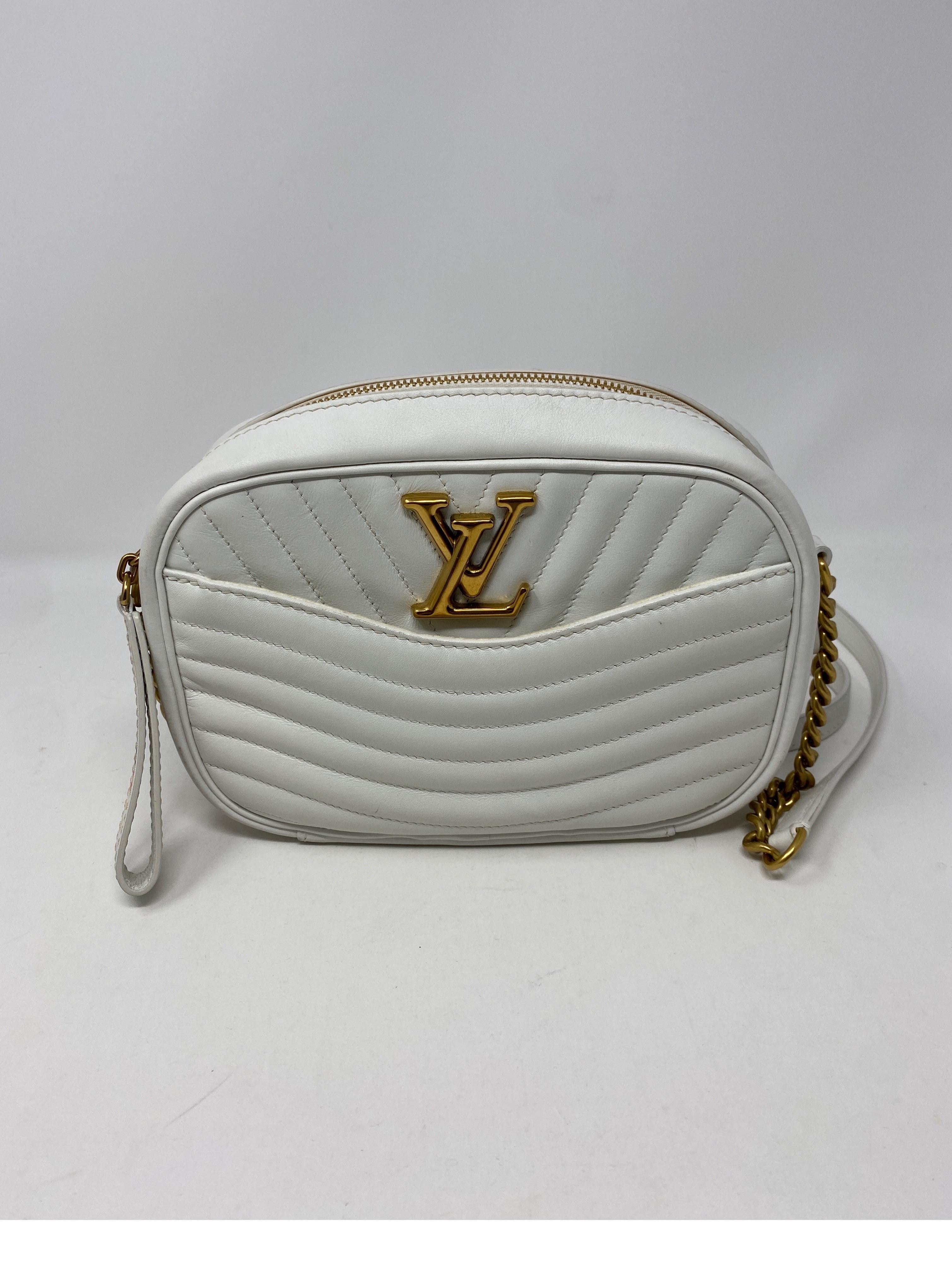 Louis Vuitton New Wave Kameratasche aus weißem Kalbsleder 9