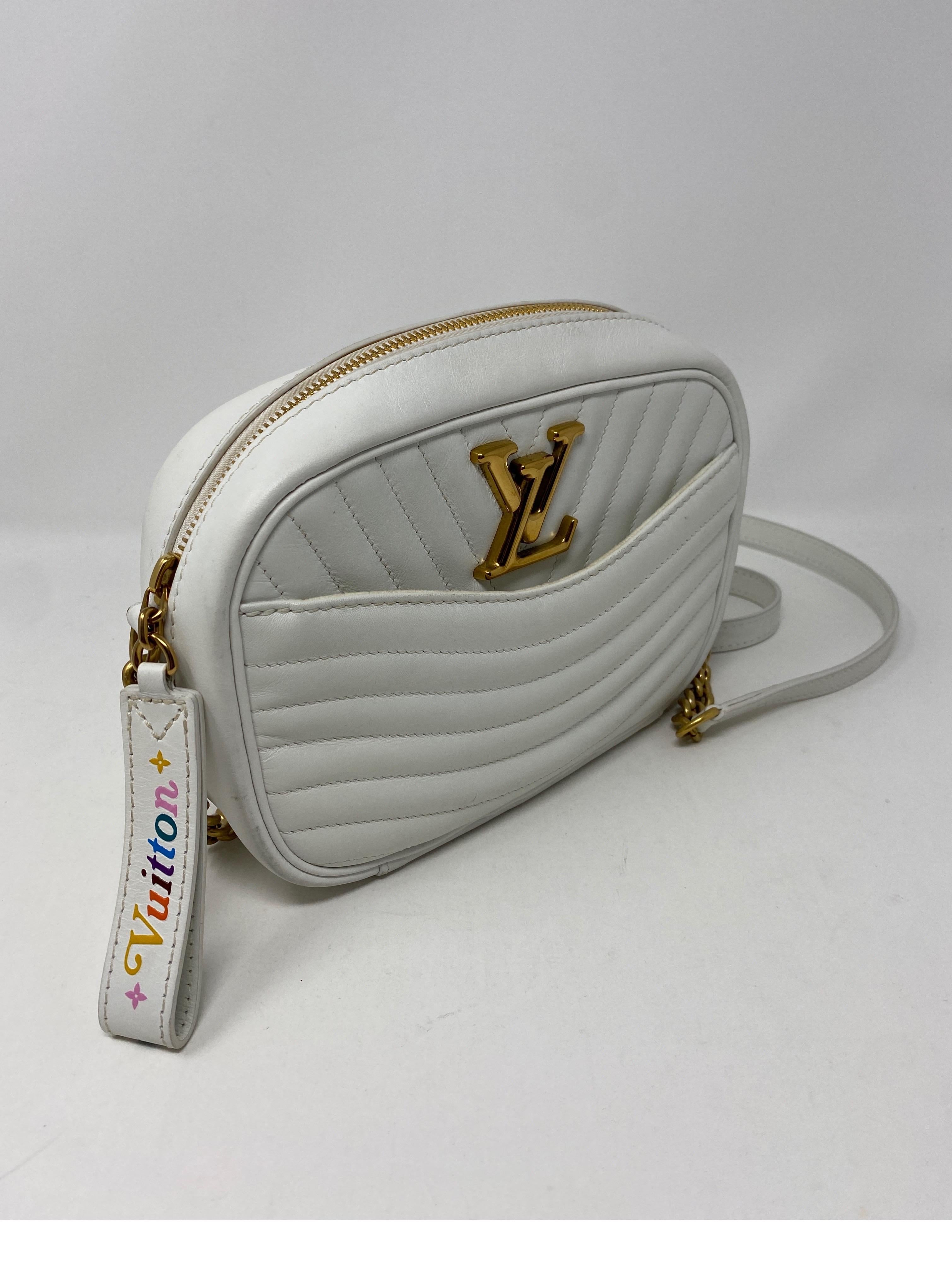 Louis Vuitton New Wave Kameratasche aus weißem Kalbsleder 10