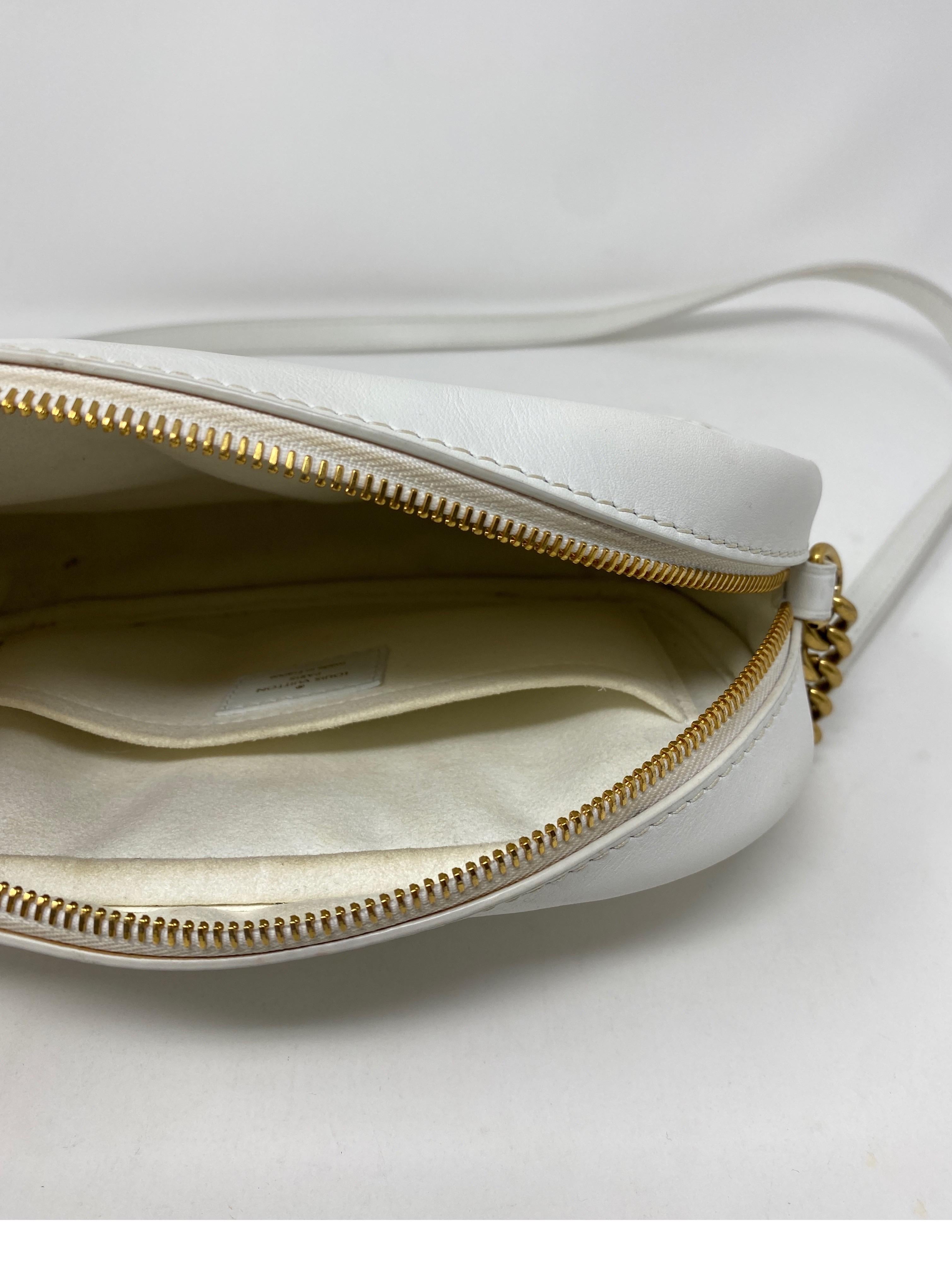 Louis Vuitton New Wave Kameratasche aus weißem Kalbsleder 11