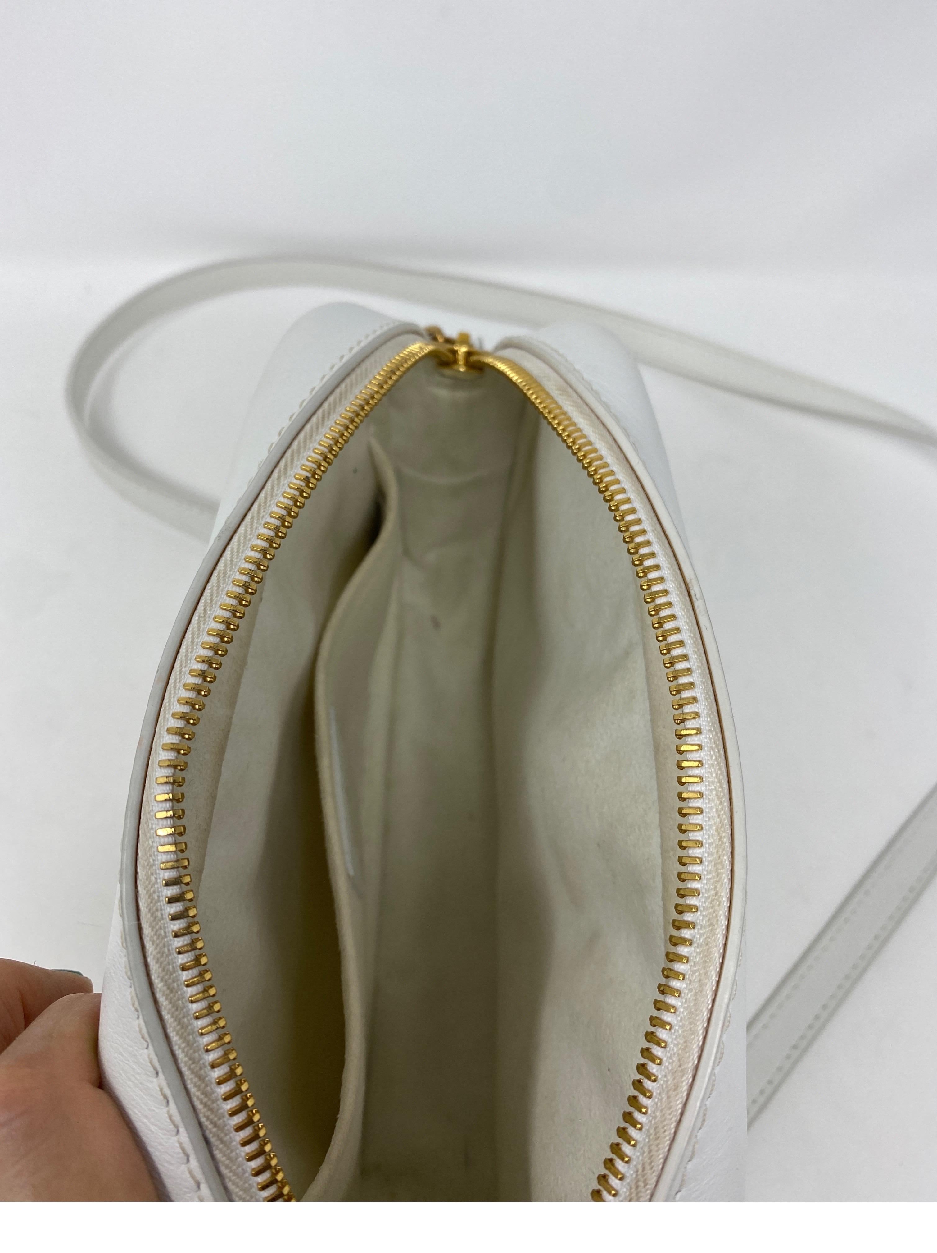 Louis Vuitton New Wave Kameratasche aus weißem Kalbsleder 15