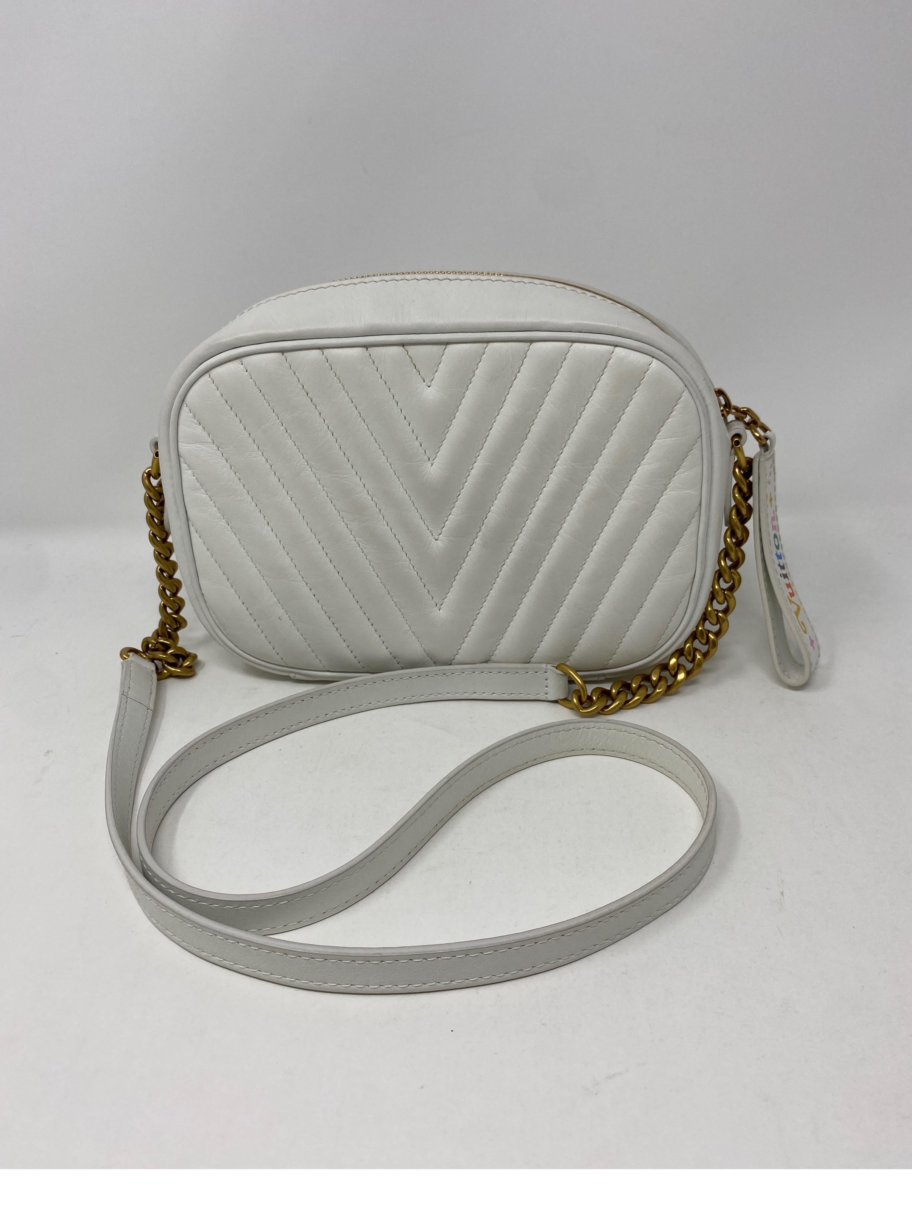 Louis Vuitton New Wave Kameratasche aus weißem Kalbsleder 4