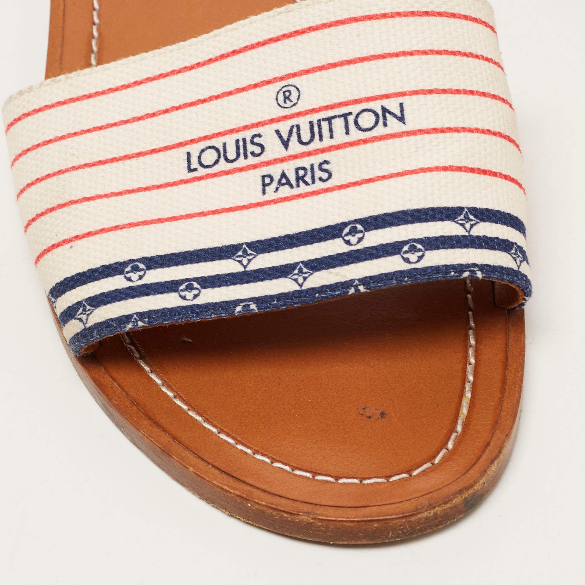 Louis Vuitton White Canvas Lock It Flat Slides Size 36.5 In Good Condition In Dubai, Al Qouz 2