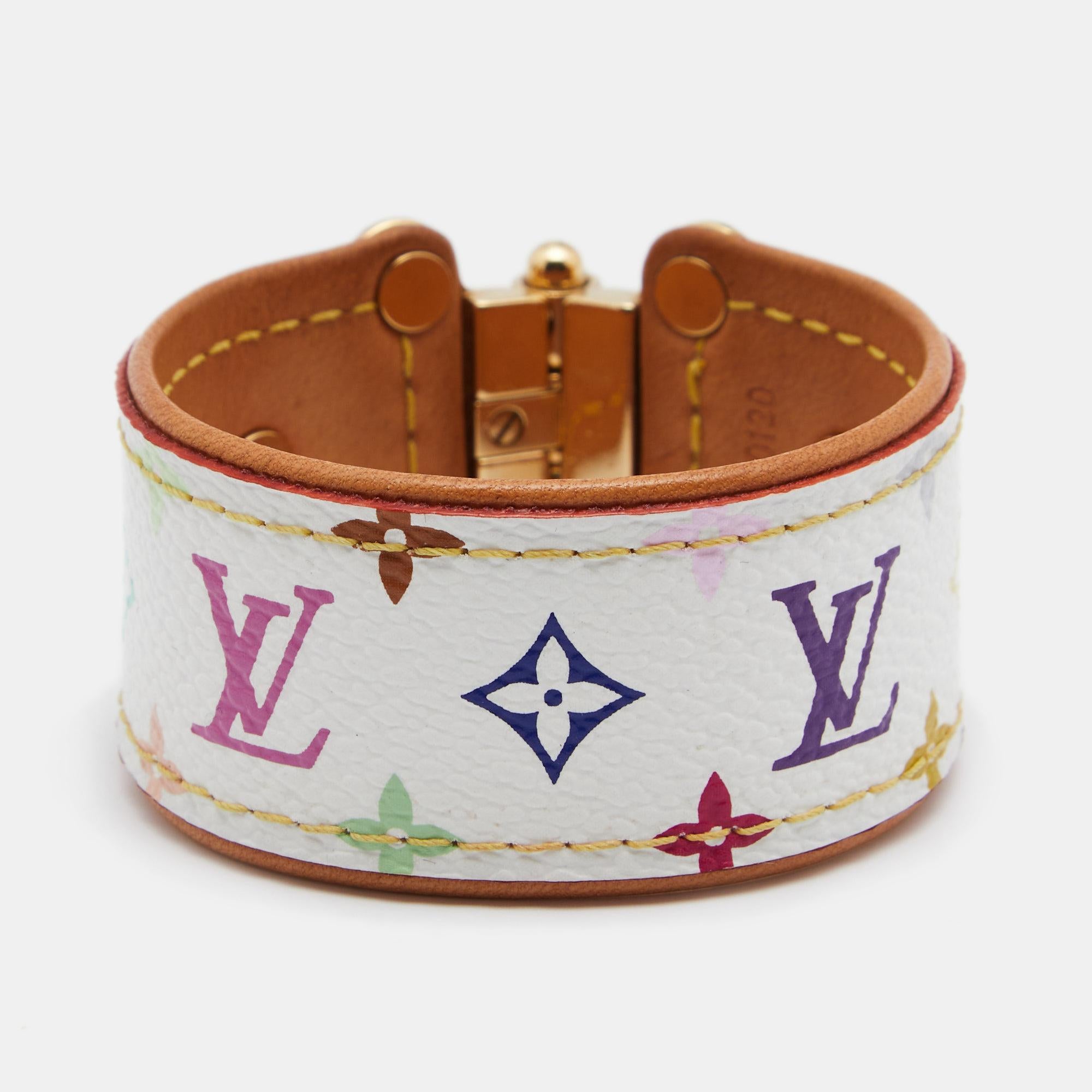 To accompany all your outings, day in and day out, Louis Vuitton brings you this gorgeous bracelet that has been made from multicolore monogram canvas and leather. The bracelet is complete with the signature S lock inspired by iconic LV trunks.

