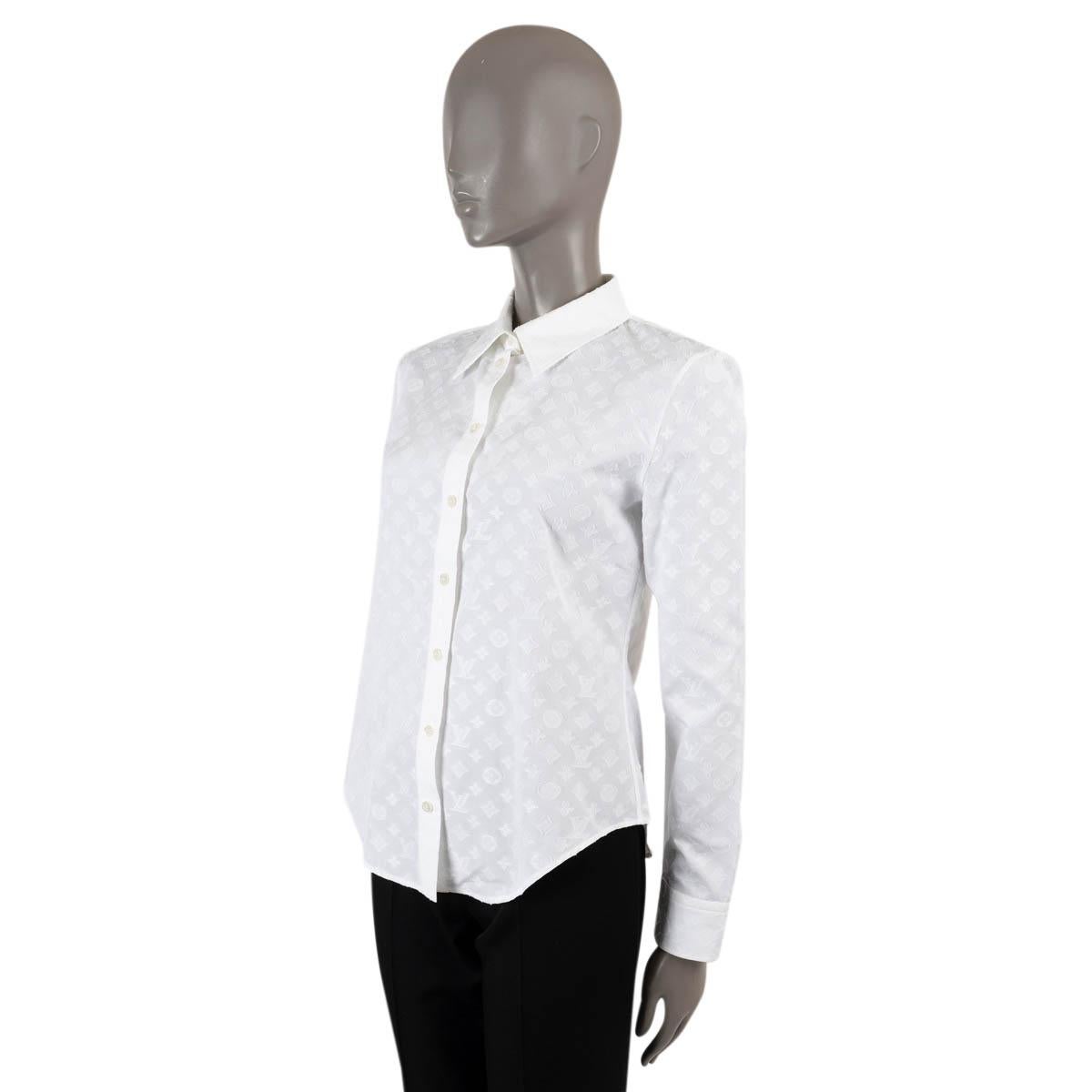 100% authentic Louis Vuitton classic monogam button-up shirt in white cotton (100%). Features buttoned cuffs. Brand New with tag.

2019 Pre-Fall

Measurements
Model	RW192W AQV FHBL14
Tag Size	38
Size	S
Shoulder Width	40cm (15.6in)
Bust From	92cm