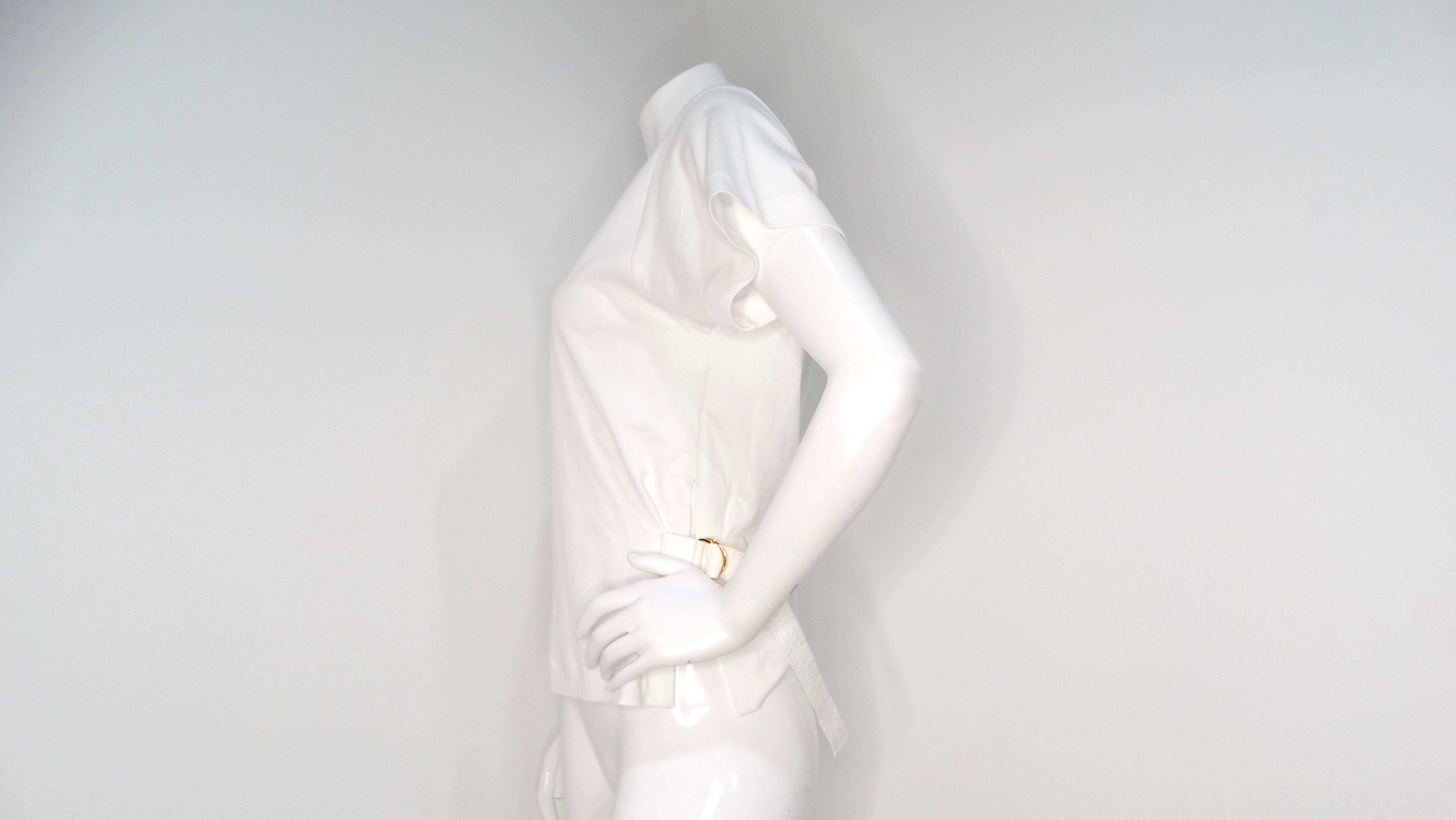Louis Vuitton White Cotton T-shirt With Gold-Tone Monogram Charms & Strap In Good Condition For Sale In Scottsdale, AZ
