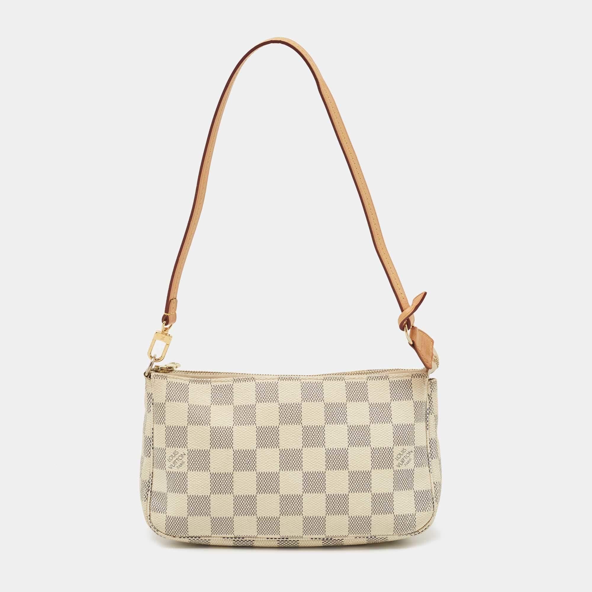 Louis Vuitton's handbags are popular owing to their high style and functionality. This bag, like all their designs, is durable and stylish. Exuding a fine finish, the bag is designed to give a luxurious experience.

Includes: Original Dustbag
