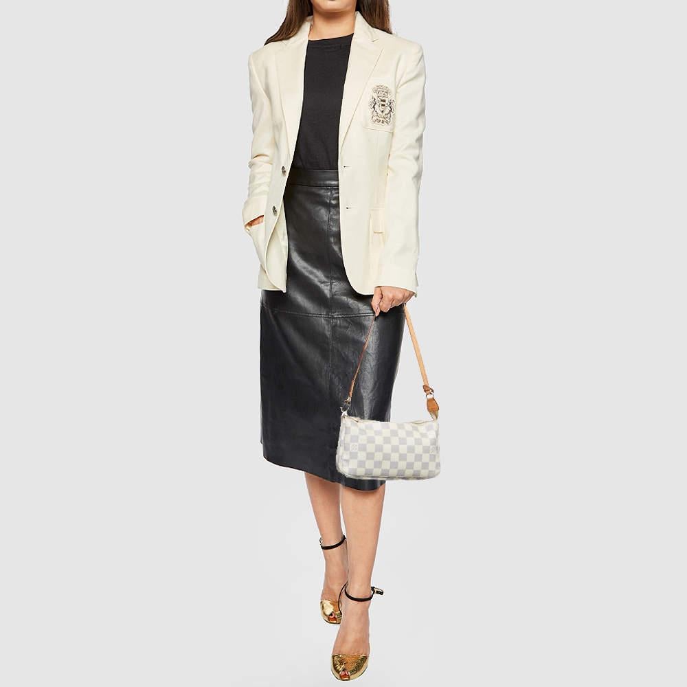 Louis Vuitton White Damier Azur Canvas Pochette Accessoires Shoulder Bag In Good Condition In Dubai, Al Qouz 2