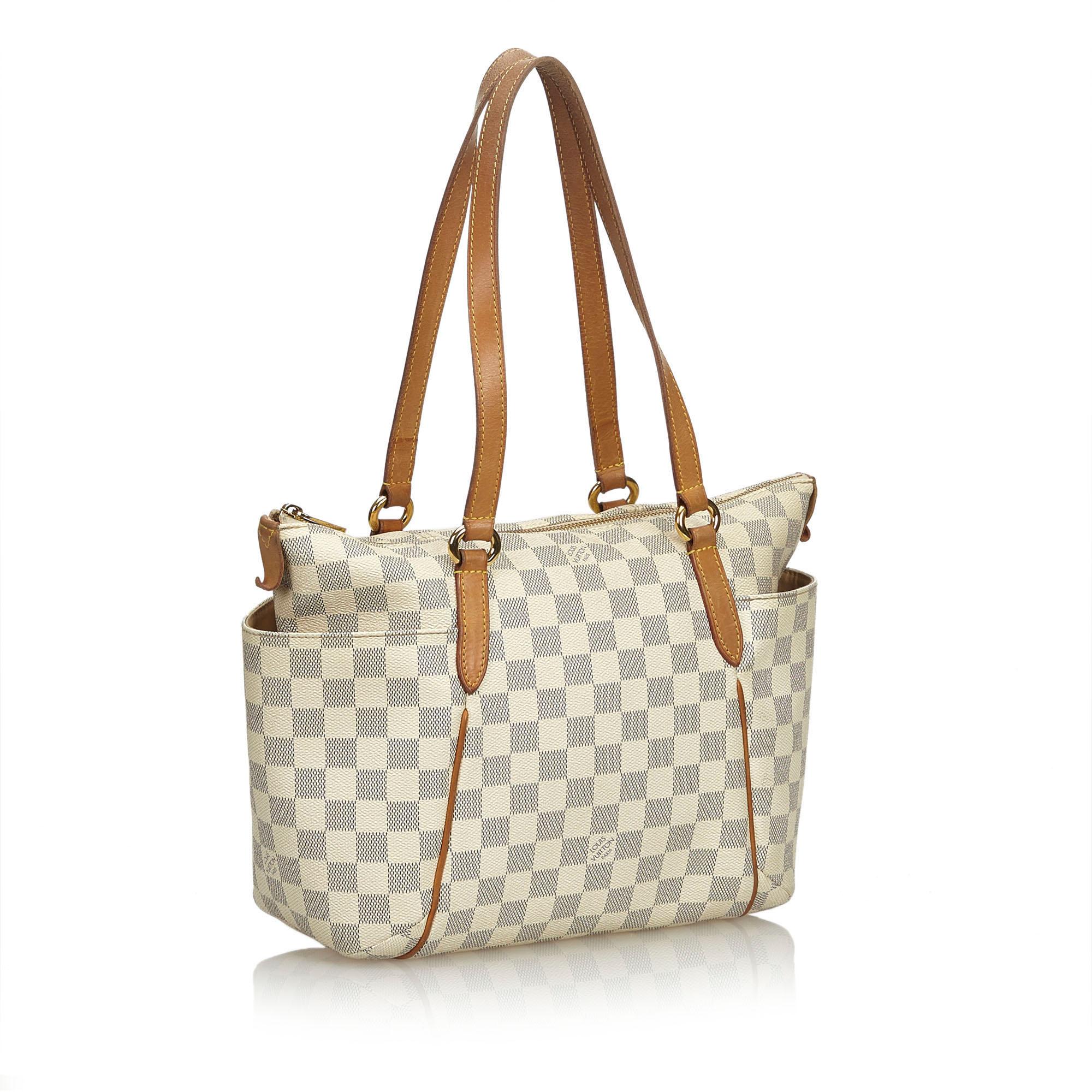 The Totally PM features a damier azur canvas body, exterior side open pockets, flat leather straps, top zip closure, and interior slip pocket. It carries as B condition rating.

Inclusions: 
This item does not come with inclusions.


Louis Vuitton