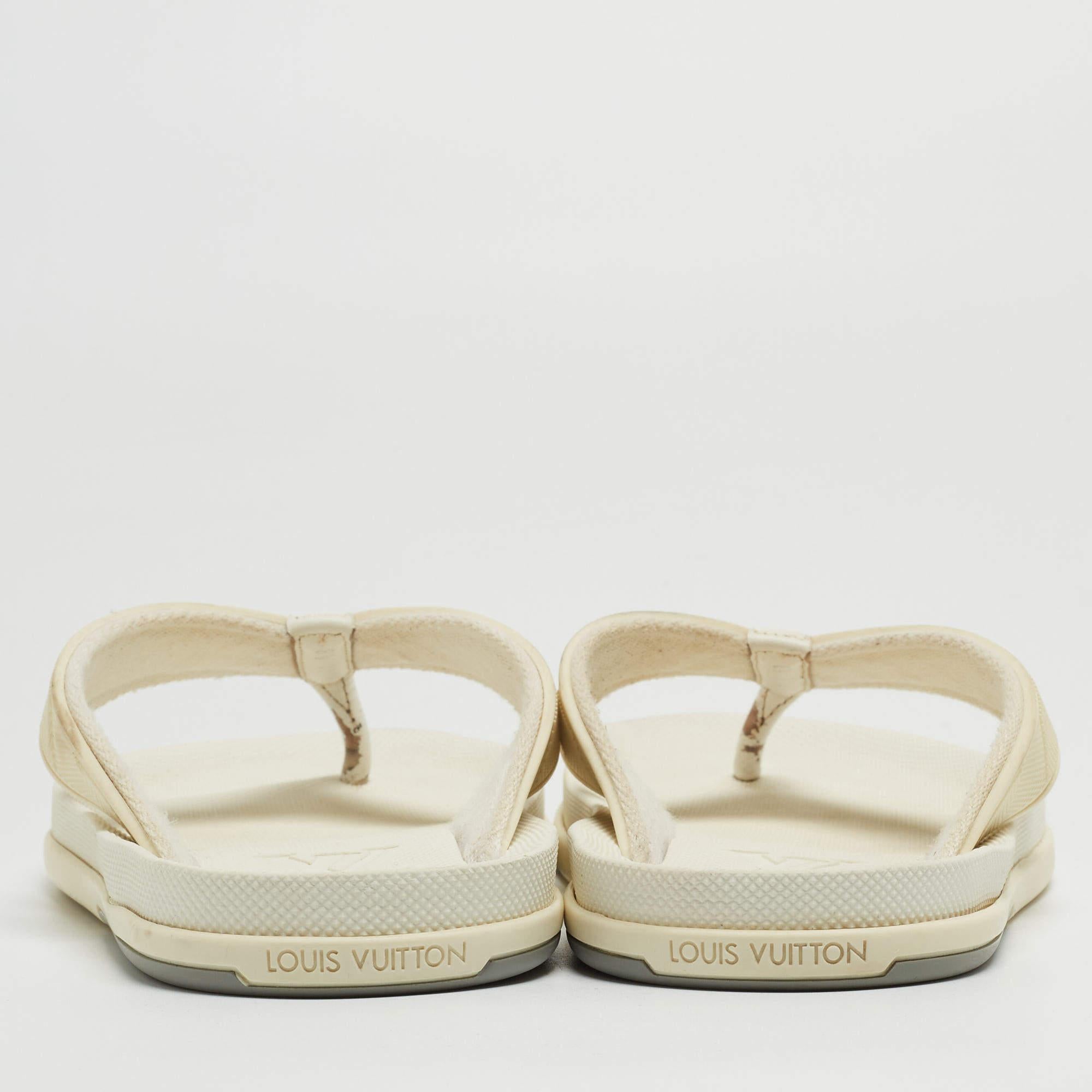 Louis Vuitton White Damier Rubber Thong Flats Size 42.5 For Sale 4