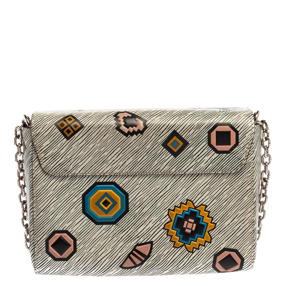 It is every woman's dream to own a Louis Vuitton handbag as appealing as this one. Crafted from Epi leather, this bag features a structured design with a single chain handle which can be used as a crossbody or hung on the shoulder. While the