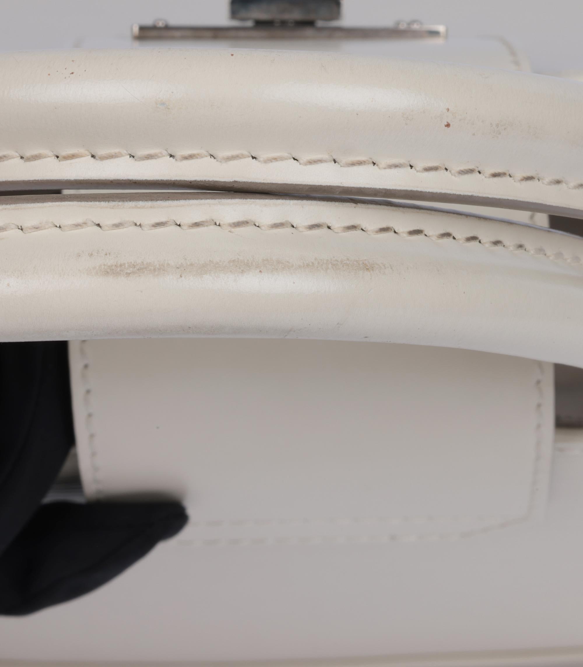 Louis Vuitton PM Mirabeau in pelle di Epi bianco in vendita 6