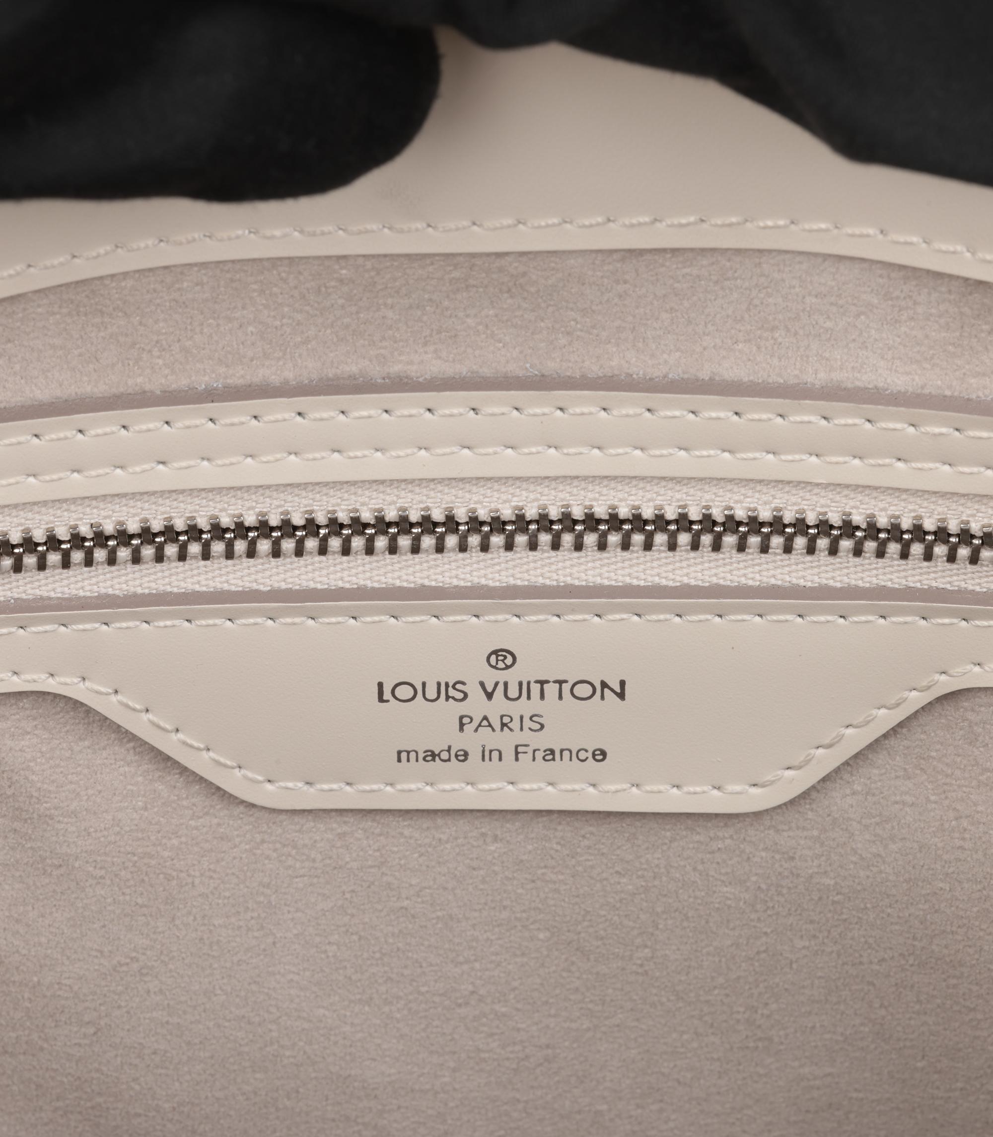 Louis Vuitton PM Mirabeau in pelle di Epi bianco in vendita 4
