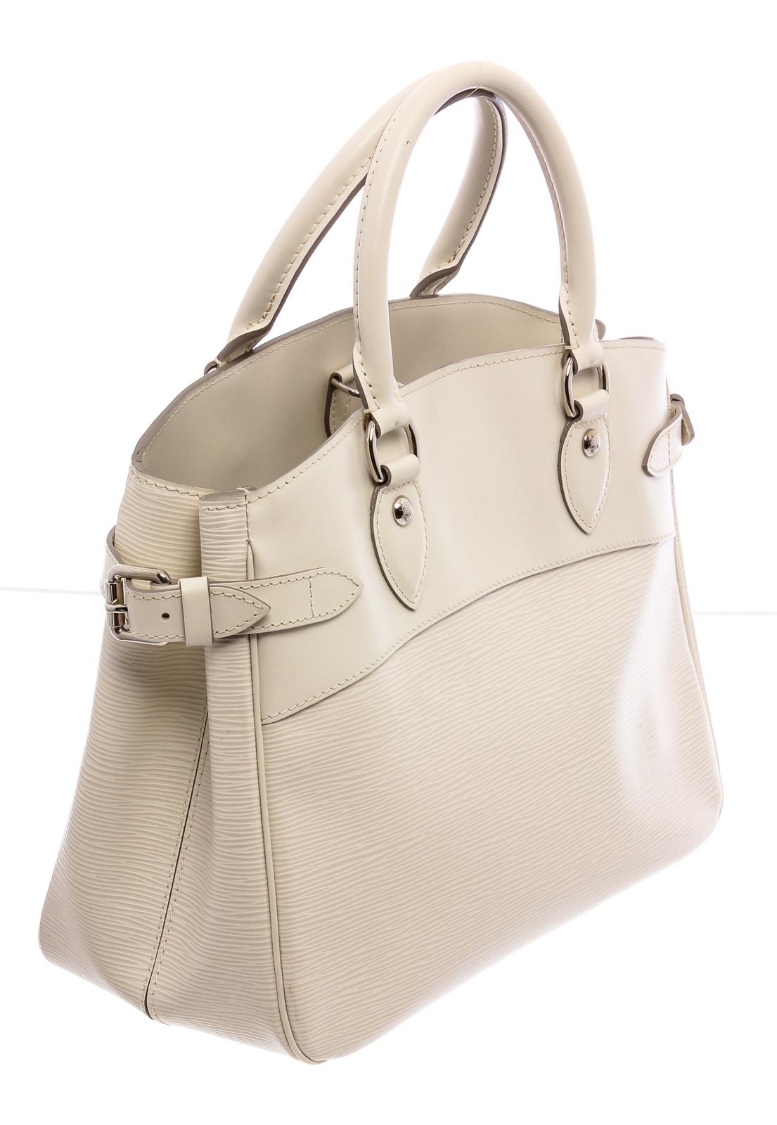 White Epi leather Louis Vuitton Passy GM with silver-tone hardware, dual rolled shoulder straps, three interior compartments; one with zip closure, tonal canvas lining, dual interior slip pockets and lobster clasp closure at top.

21531MSC