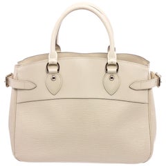 Louis Vuitton White Epi Leather Passy GM Shoulder Bag