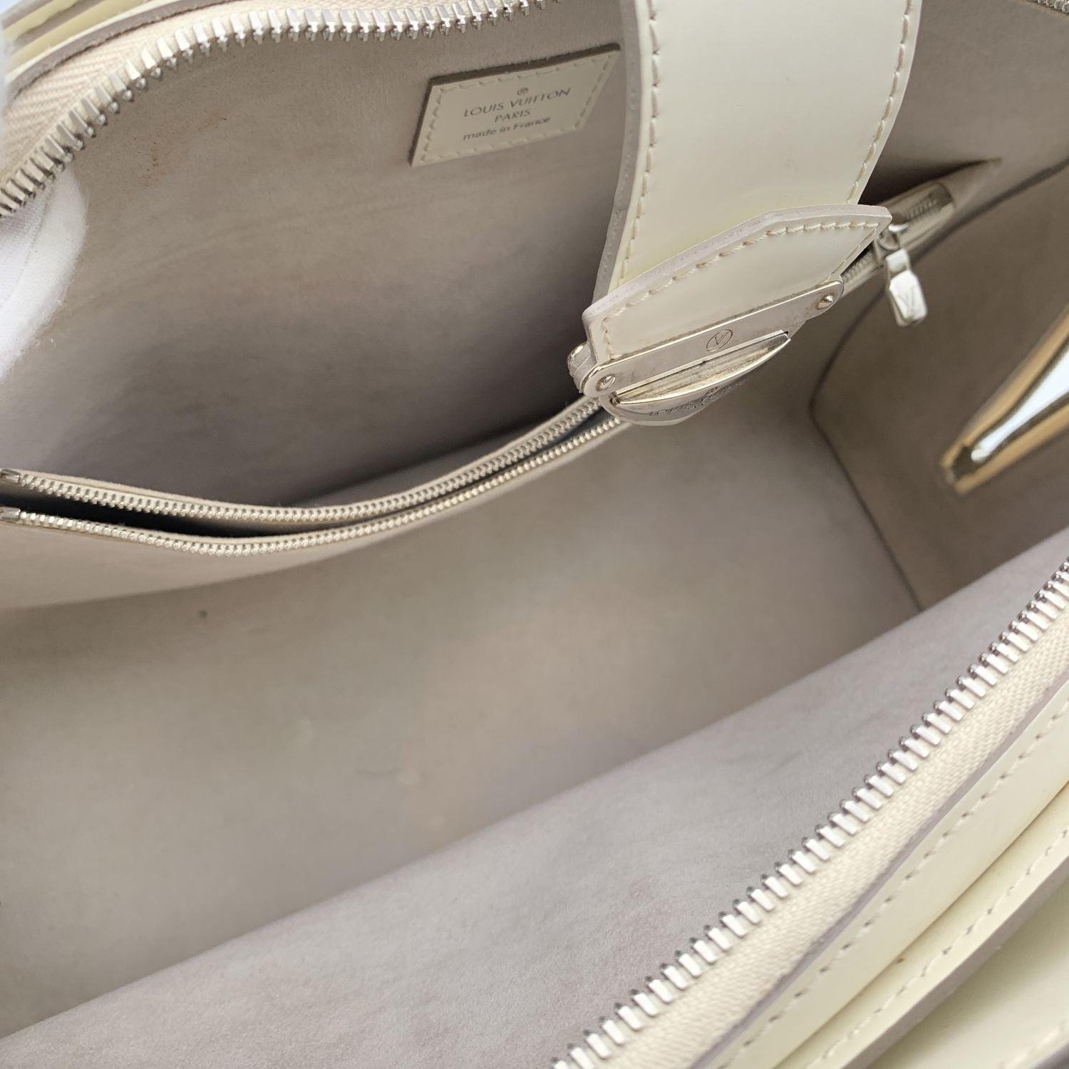 Women's Louis Vuitton White Epi Leather Pont Neuf GM Bag Satchel