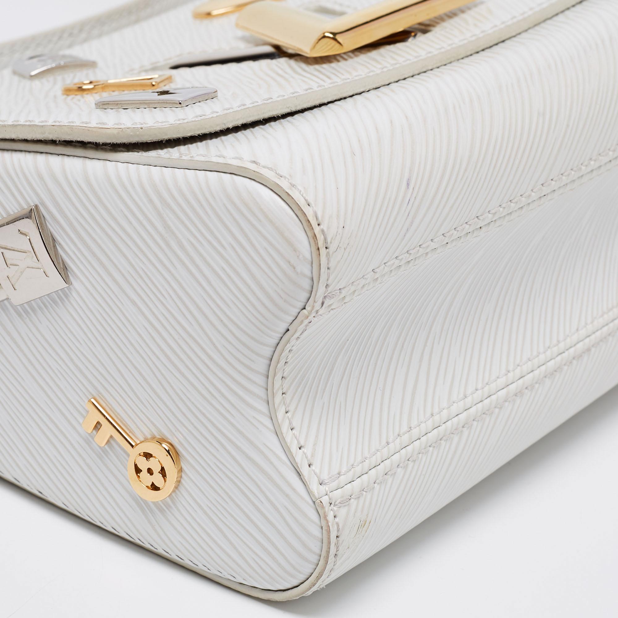 Louis Vuitton White Epi Leather Twist Love Lock Charms MM Bag In Good Condition In Dubai, Al Qouz 2