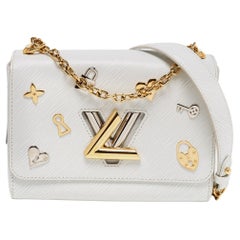 Louis Vuitton - Sac MM en cuir épi blanc avec breloques en forme de cadenas torsadé