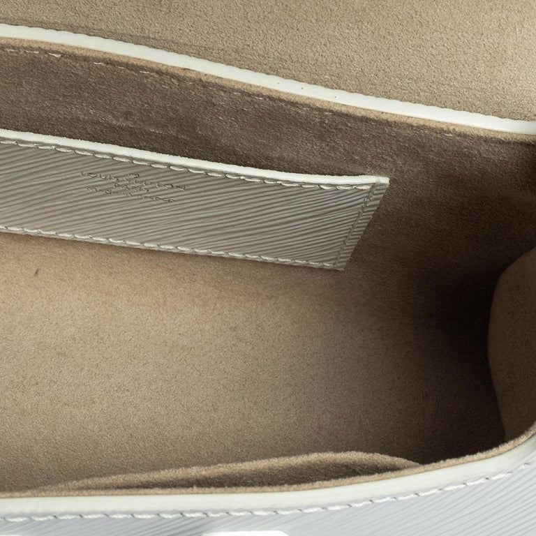 Louis Vuitton Twist Size PM Quartz White M22373 EPI Leather