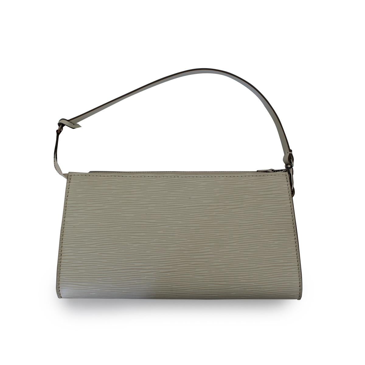 Very chic pochette by LV
Leather
Epi
White color
Zipped
Cm 24 x 13 (9.44 x 5.11 inches)
With dustbag
Worldwide express shipping included in the price !