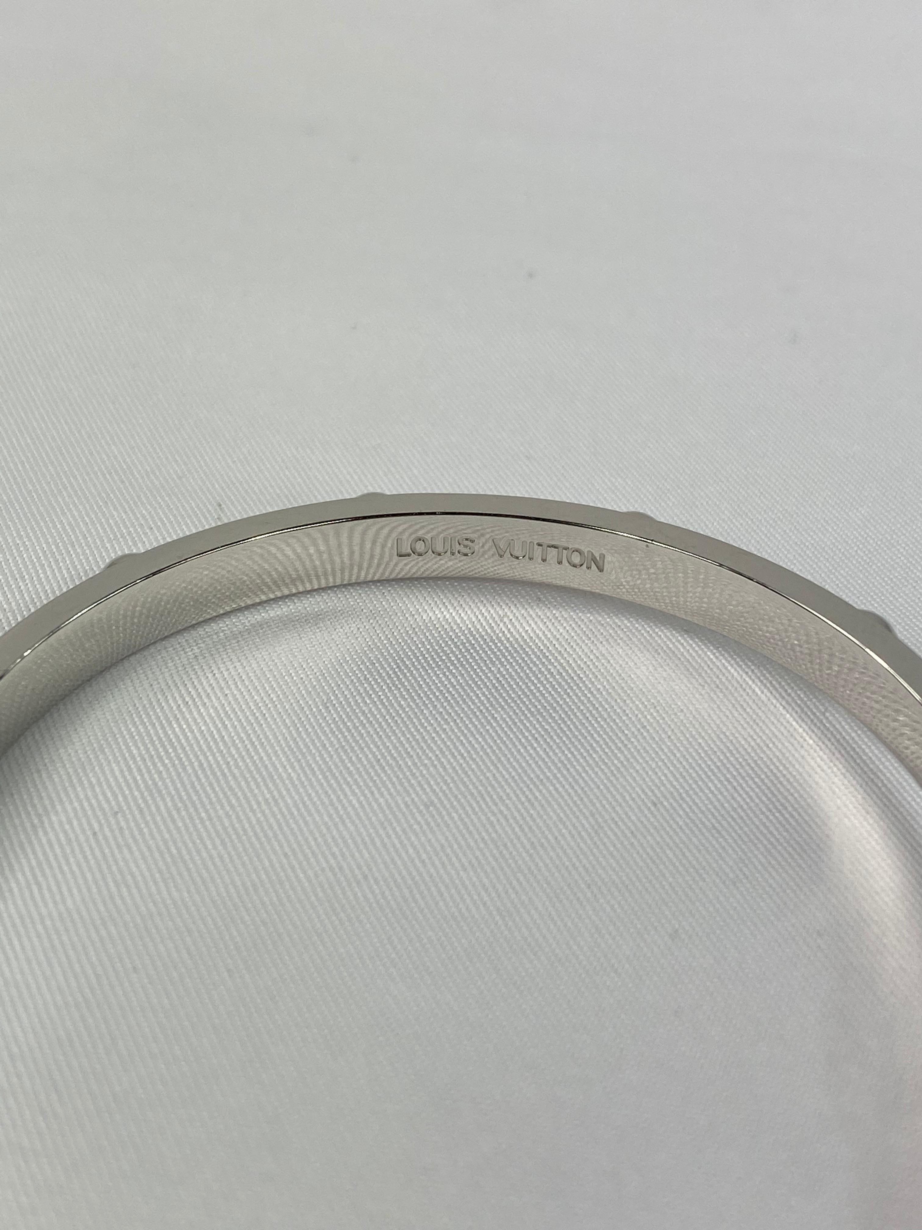 Louis Vuitton White Gold Bangle Bracelet In Excellent Condition In Beverly Hills, CA