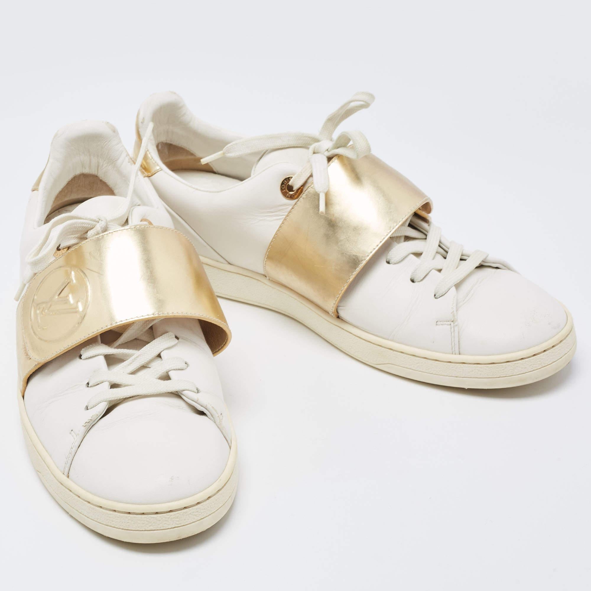 Louis Vuitton White/Gold Leather Frontrow Sneakers In Good Condition For Sale In Dubai, Al Qouz 2