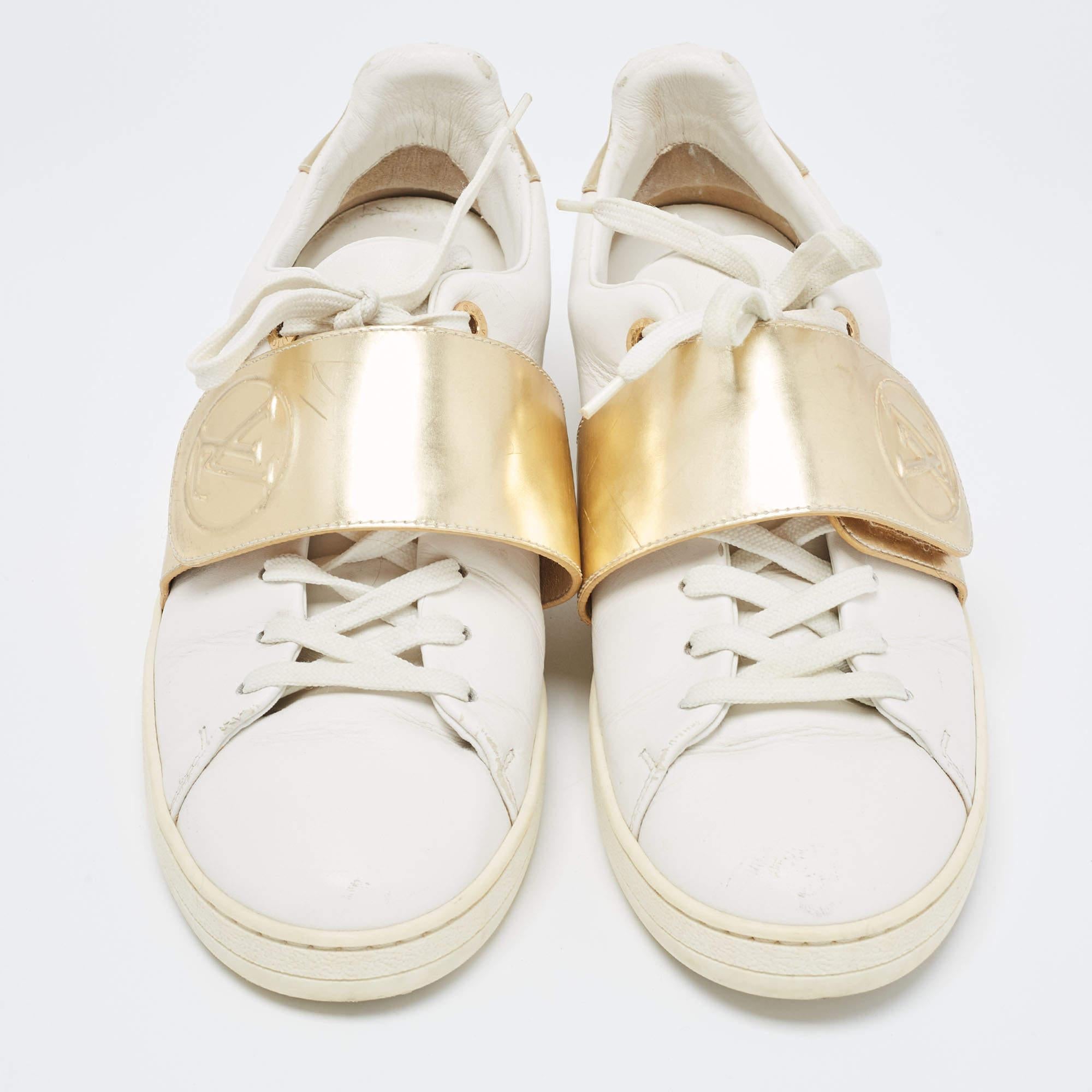 Women's Louis Vuitton White/Gold Leather Frontrow Sneakers For Sale