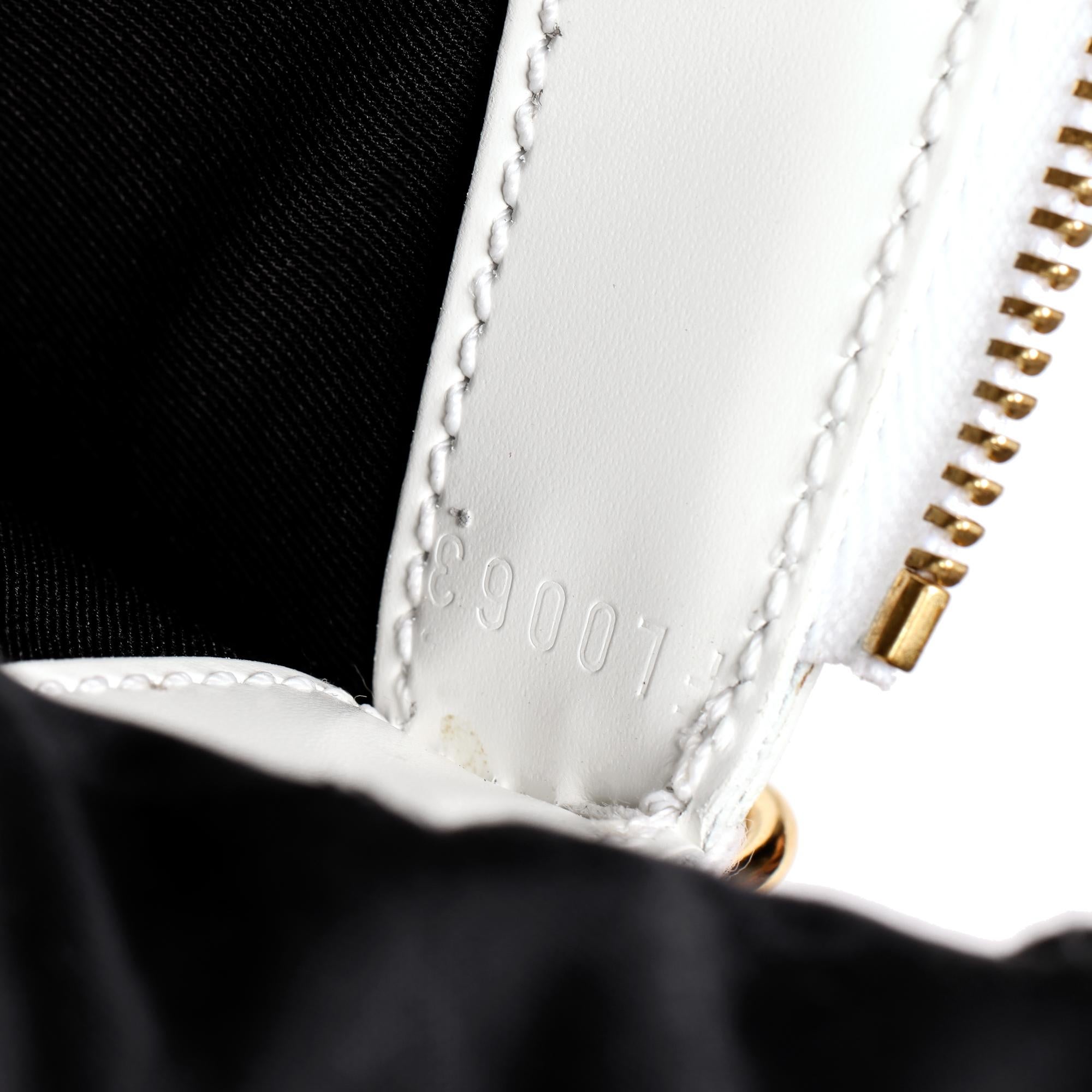 LOUIS VUITTON Pochette Delmonico de Piel Epi Estirada Blanca y Dorada 6