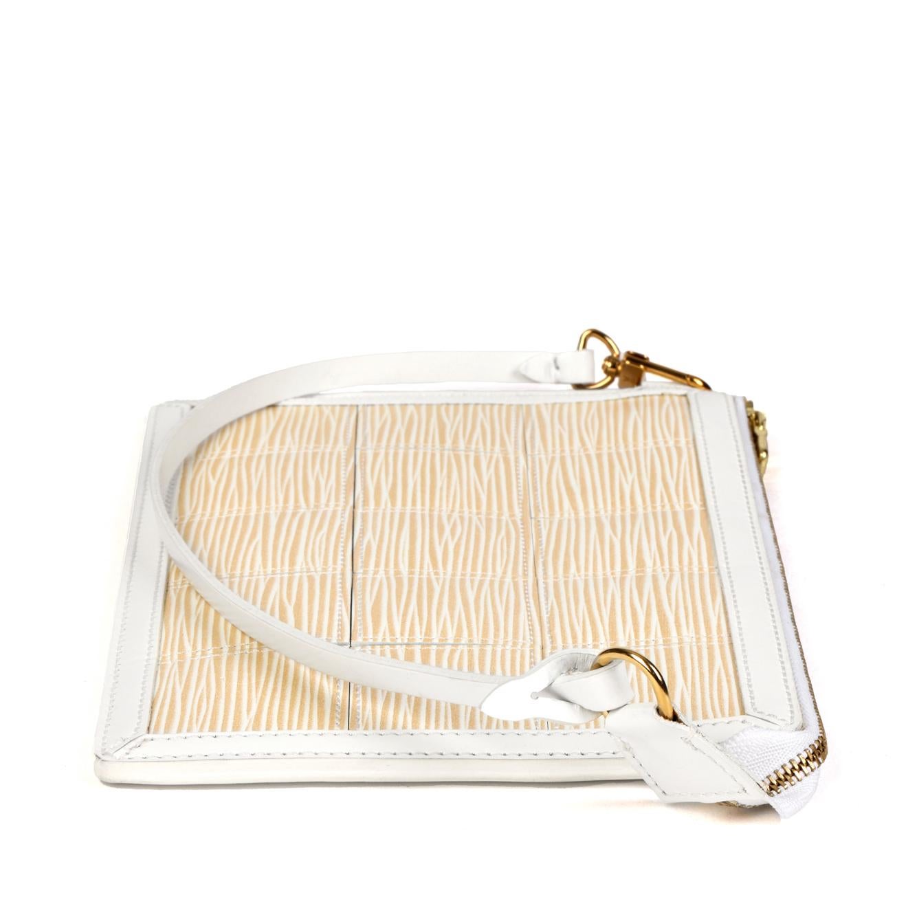 Femenino o masculino LOUIS VUITTON Pochette Delmonico de Piel Epi Estirada Blanca y Dorada
