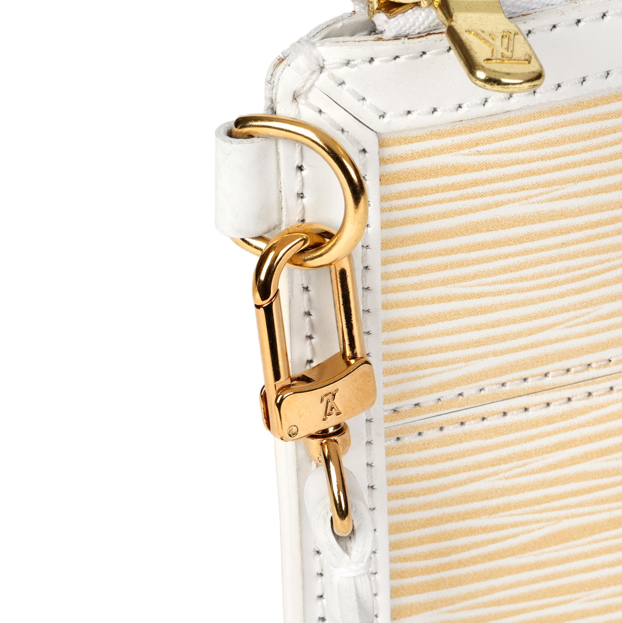 LOUIS VUITTON Pochette Delmonico de Piel Epi Estirada Blanca y Dorada 3
