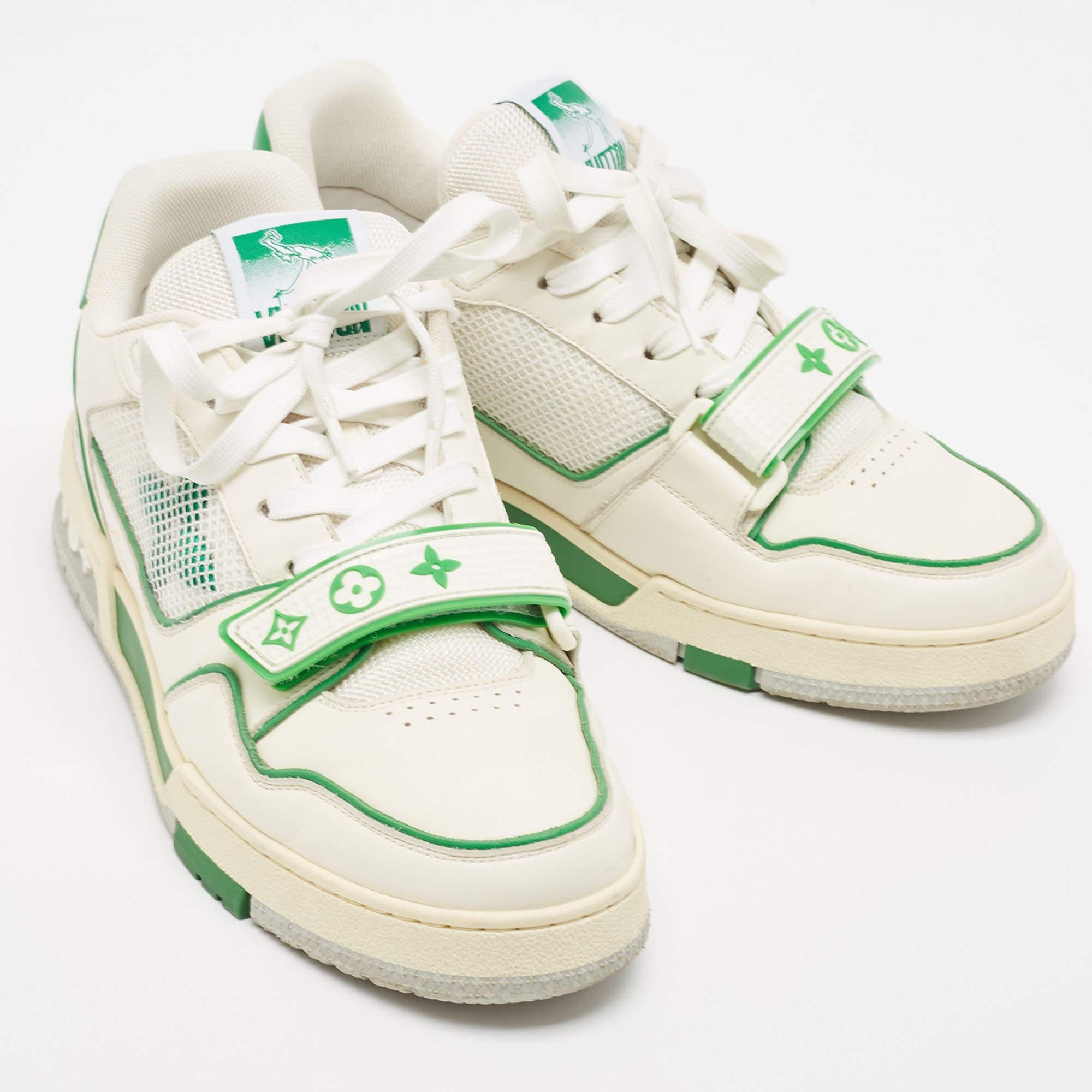 Louis Vuitton White/Green Leather and Mesh Low Top Sneakers Size 40 In Good Condition In Dubai, Al Qouz 2