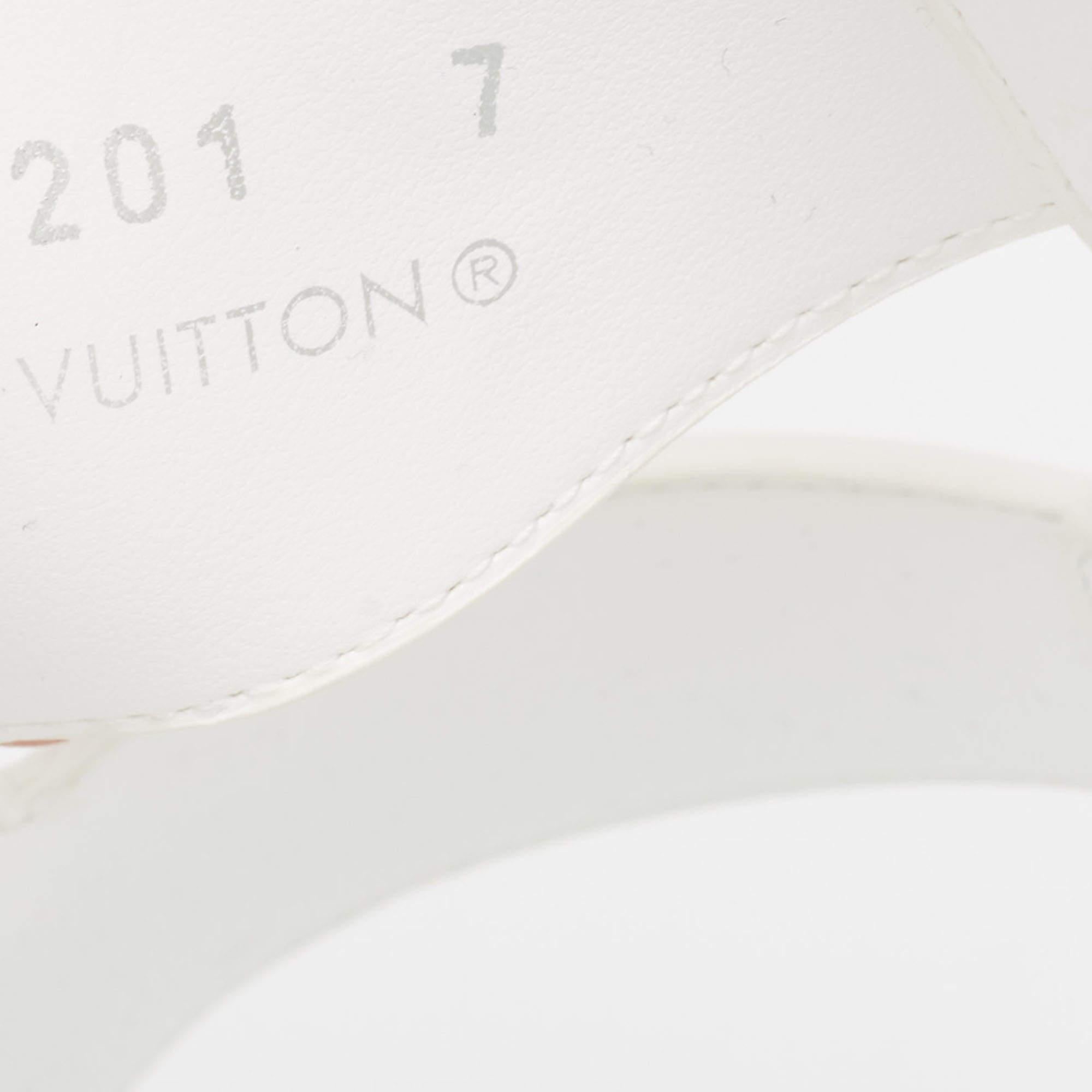 Louis Vuitton Weiß/Grün Monogramm geprägte LV Trainer-Sandalen aus Leder Größe 41 im Zustand „Hervorragend“ in Dubai, Al Qouz 2