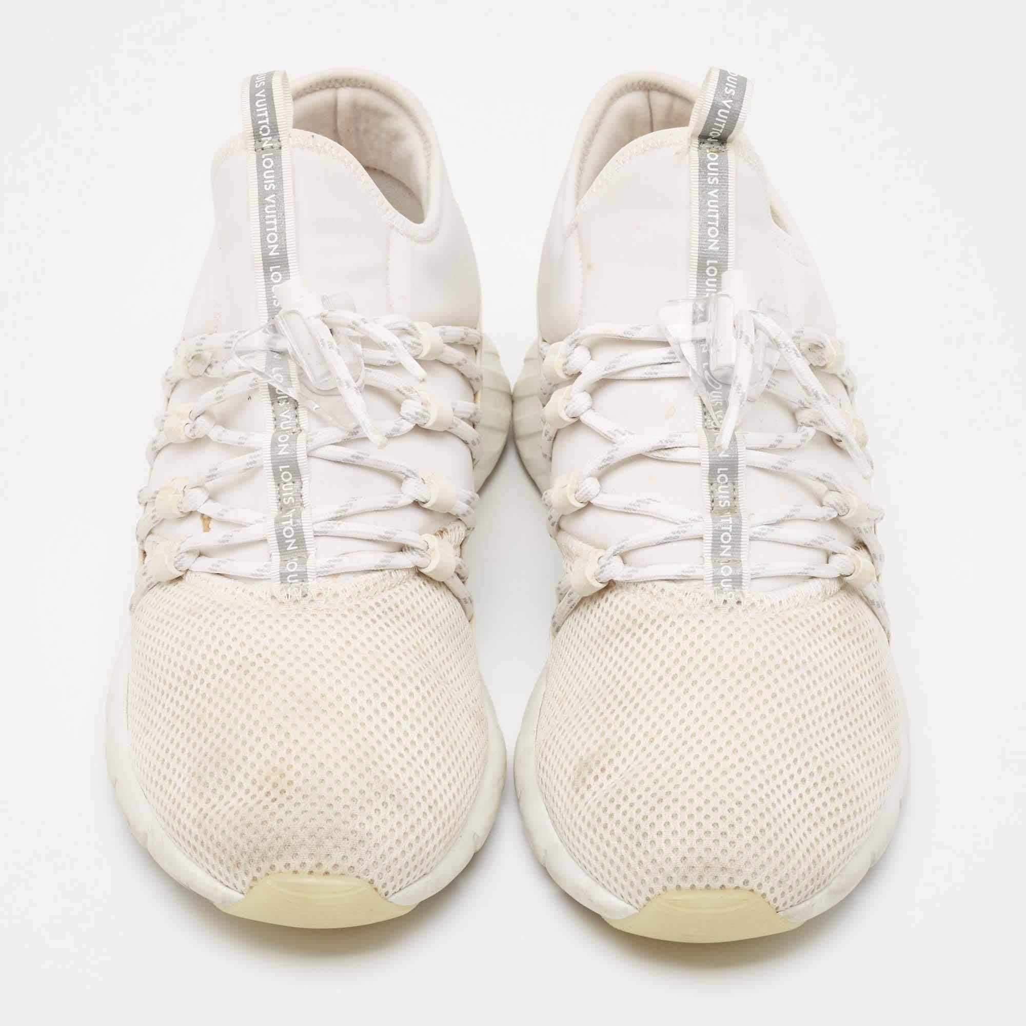 Louis Vuitton White Knit Fabric Fastlane Lace Up Sneakers Size 42 In Good Condition In Dubai, Al Qouz 2