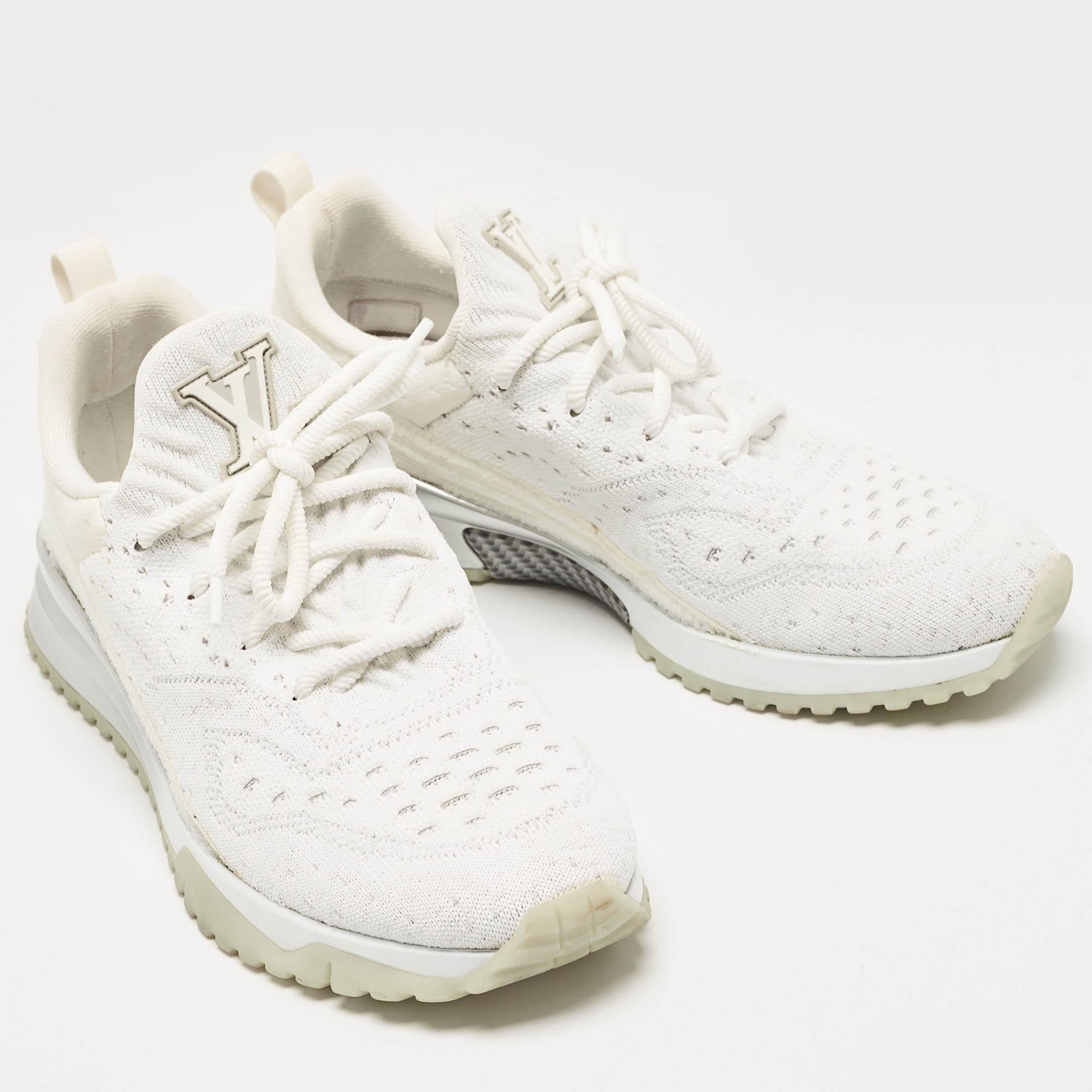Louis Vuitton White Knit Fabric V.N.R Sneakers Size 42.5 In Good Condition In Dubai, Al Qouz 2