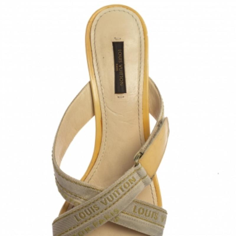 Louis Vuitton White Leather And Canvas Logo Strappy Mule Sandals Size 39.5 In Fair Condition For Sale In Dubai, Al Qouz 2