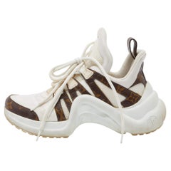 Louis Vuitton Archlight-Turnschuhe aus weißem Leder mit Monogramm aus Segeltuch Größe 36,5
