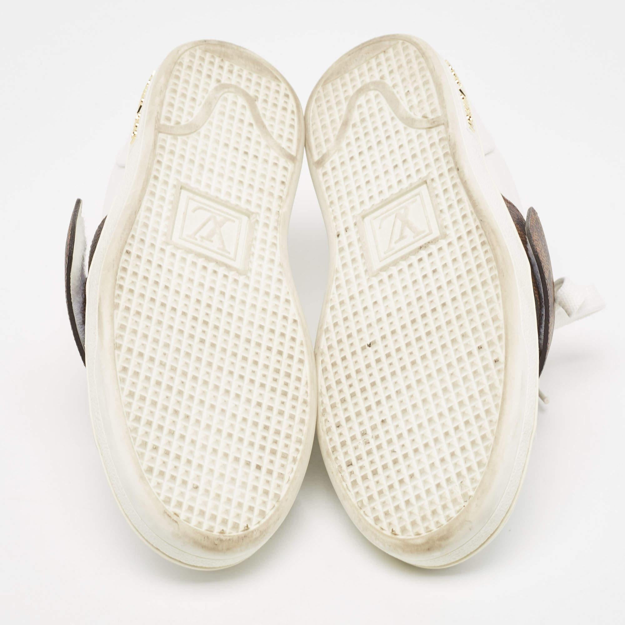 Baskets d'avant Louis Vuitton en cuir blanc et toile monogrammée, taille 37,5 en vente 2