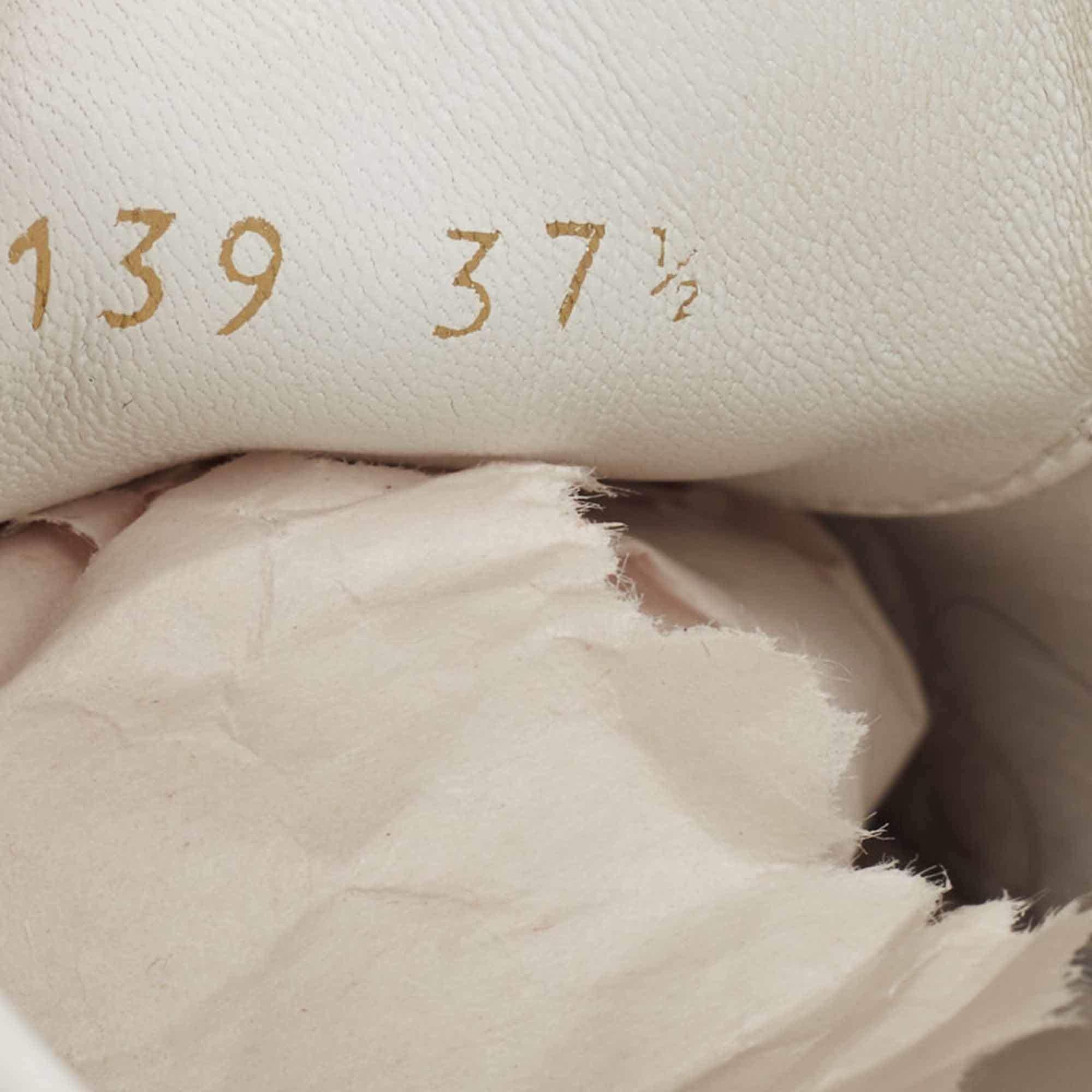 Baskets d'avant Louis Vuitton en cuir blanc et toile monogrammée, taille 37,5 en vente 4