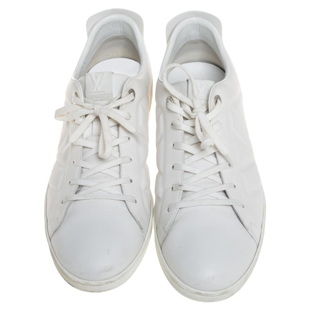 A pair of suede and leather sneakers to lend one all the comfort in this world. These rubber sole sneakers will give you ease in every step. Designed by Louis Vuitton, they come in white with lace-up on the vamps. They will amp up your style.

