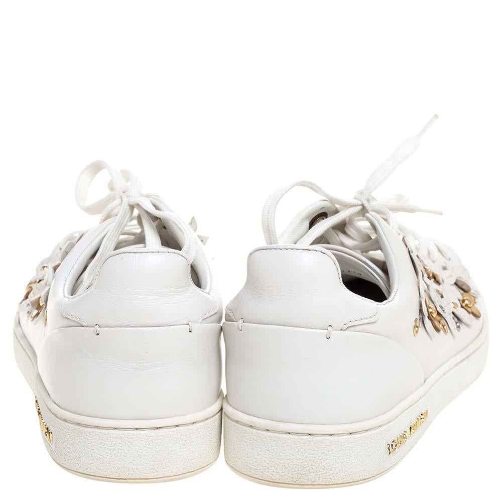 Louis Vuitton Weiß Leder Blossom Floral verschönert Low Top Turnschuhe Größe 38 im Zustand „Gut“ in Dubai, Al Qouz 2