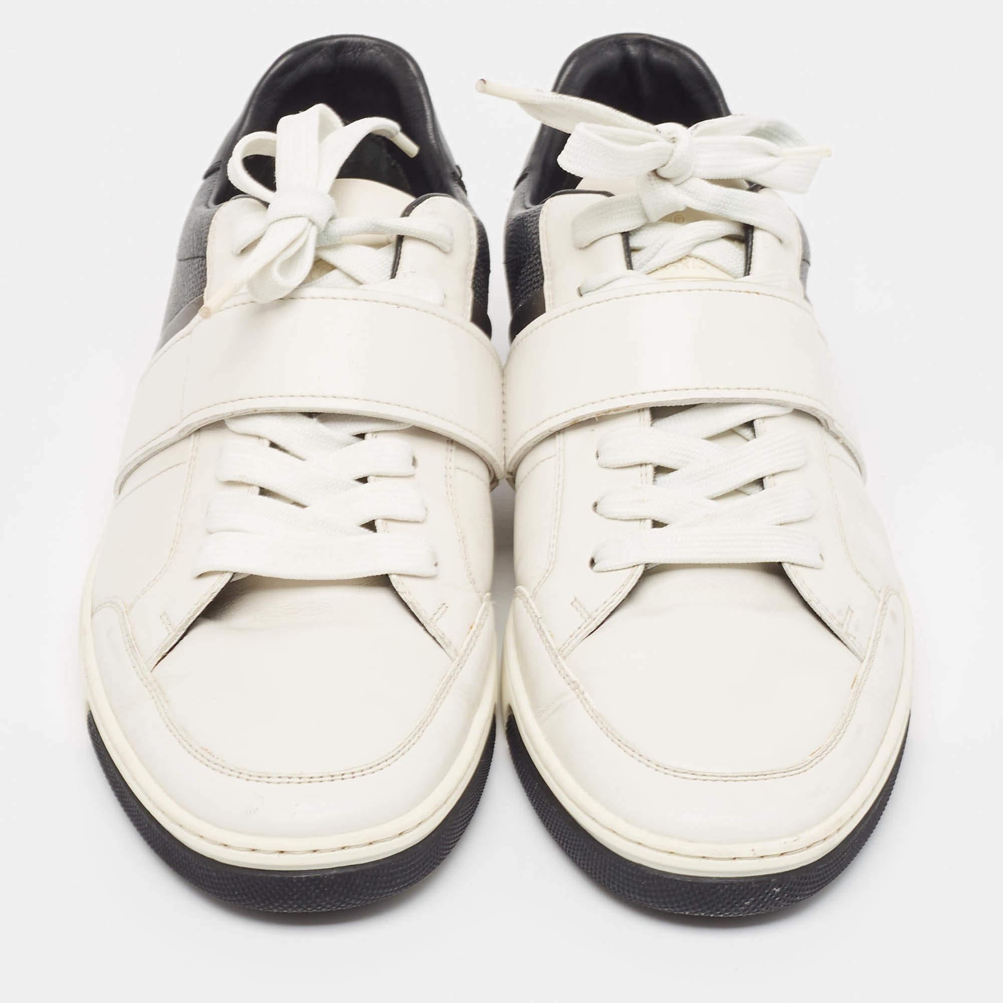 Louis Vuitton White Leather & Damier Graphite Canvas Low Top Sneakers Size 40.5 In Good Condition For Sale In Dubai, Al Qouz 2