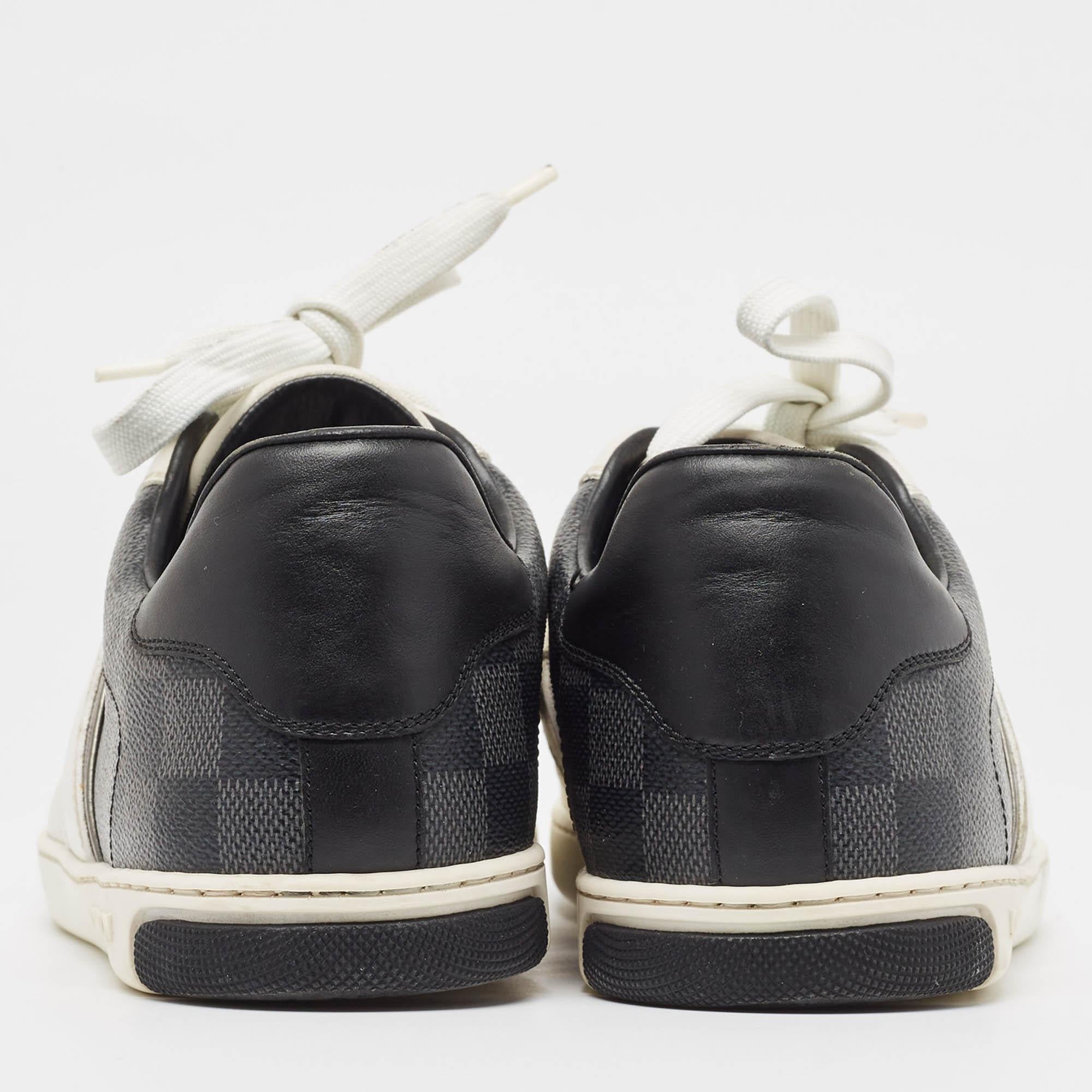 Louis Vuitton White Leather & Damier Graphite Canvas Low Top Sneakers Size 40.5 For Sale 1