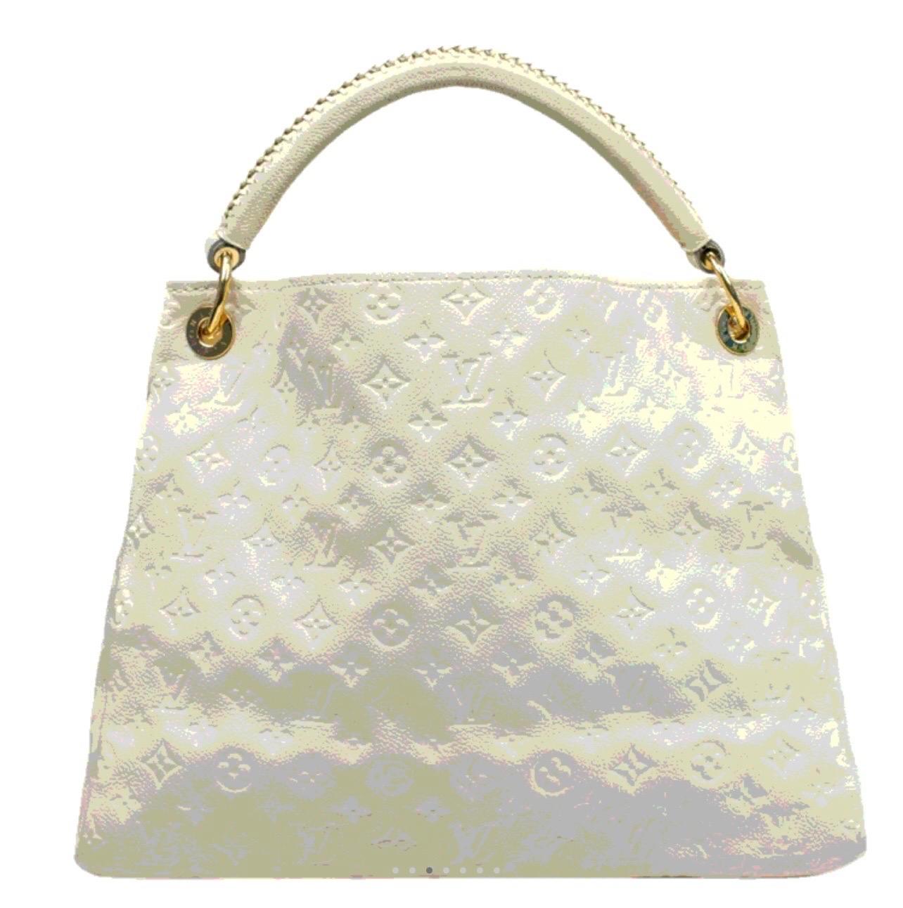 Louis Vuitton White Leather Empreinte Large Hobo Bag ,Monogram Leather, in super excellent condition, almost like new


Width (inch) : 16.5 inch(approx)
Width (cm) : 42 cm(approx)
Height (inch) : 12.9 inch(approx)
Height (cm) : 33 cm(approx)
Depth