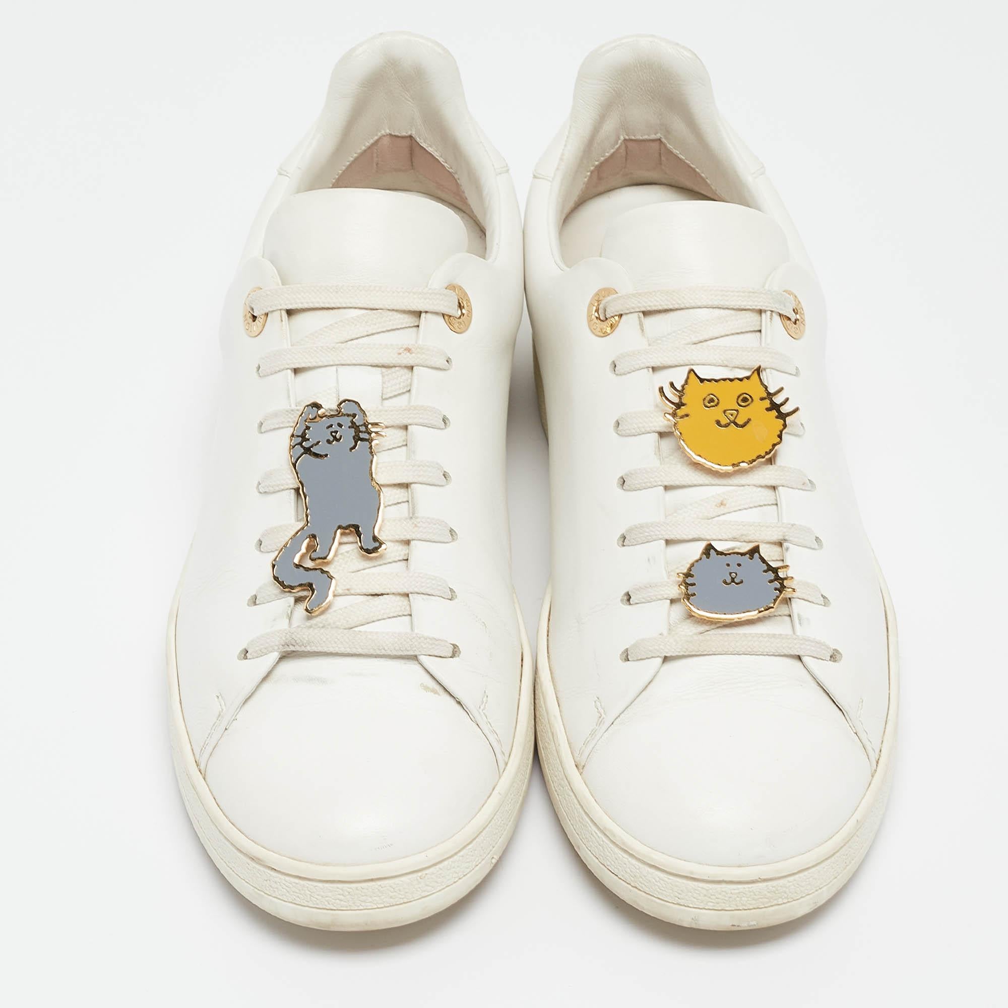 Louis Vuitton White Leather Frontrow  Sneakers Size 38 In Good Condition In Dubai, Al Qouz 2