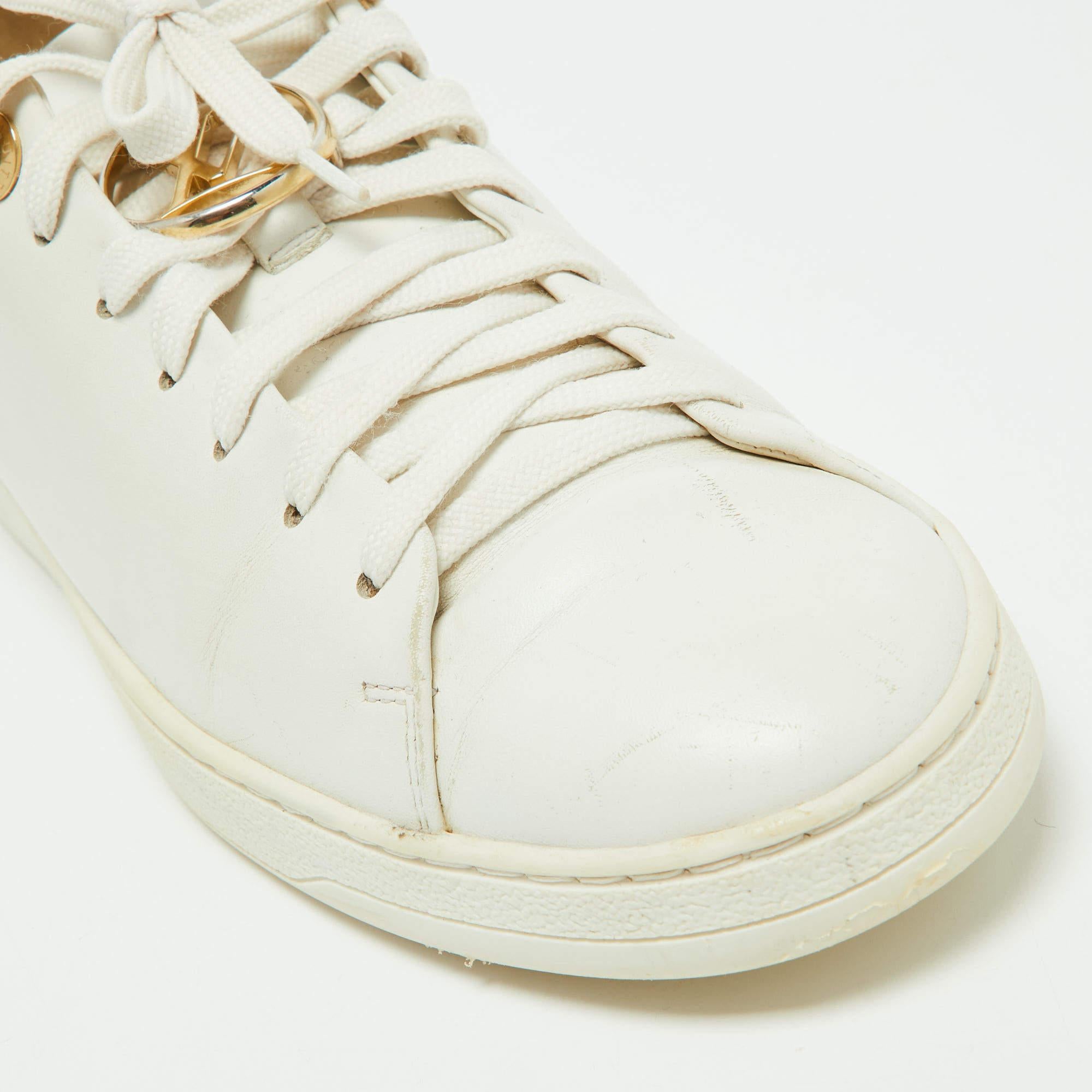 Louis Vuitton White Leather Frontrow Sneakers Size 39 In Good Condition For Sale In Dubai, Al Qouz 2