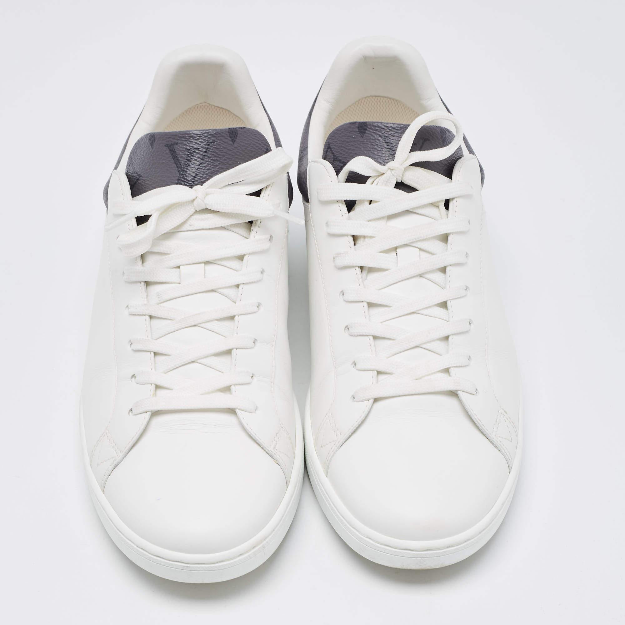 Upgrade your style with these LV white sneakers. Meticulously designed for fashion and comfort, they're the ideal choice for a trendy and comfortable stride.

