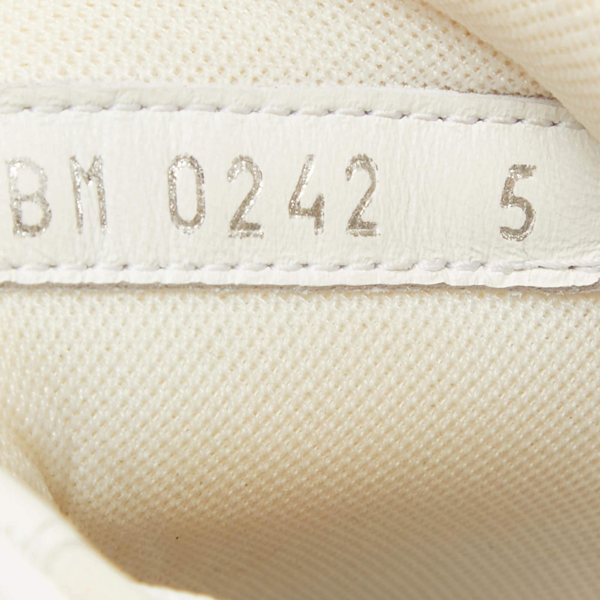 Louis Vuitton White Leather LV Trainer Sneakers Size 39 In Good Condition For Sale In Dubai, Al Qouz 2