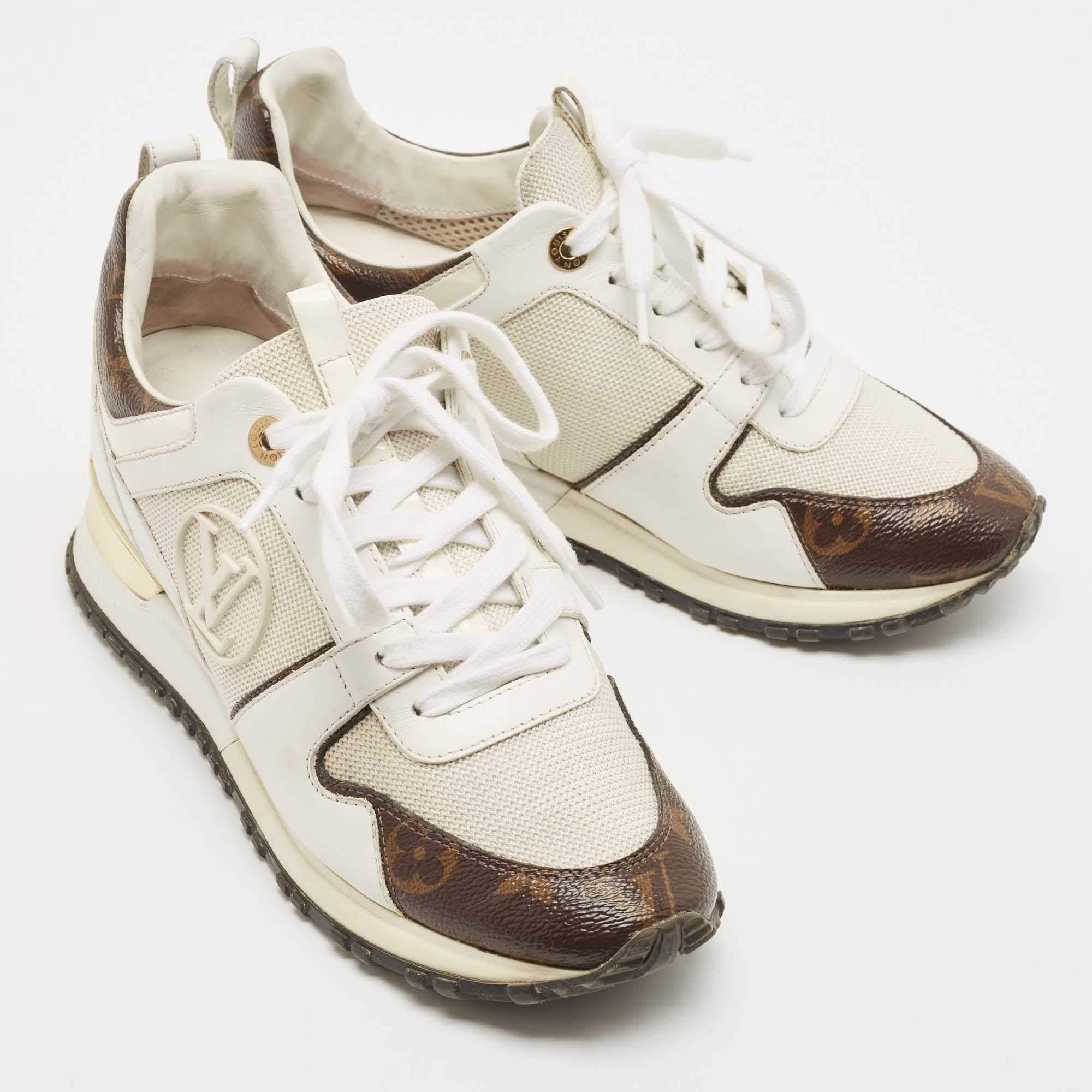 Louis Vuitton White Leather, Mesh and Monogram Canvas Run Away Sneakers  In Good Condition For Sale In Dubai, Al Qouz 2