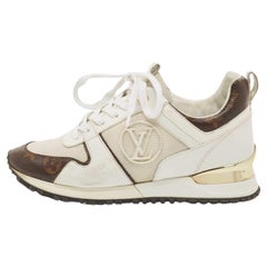 Louis Vuitton Run Away Sneakers aus weißem Leder, Mesh und Monogramm-Leinwand 