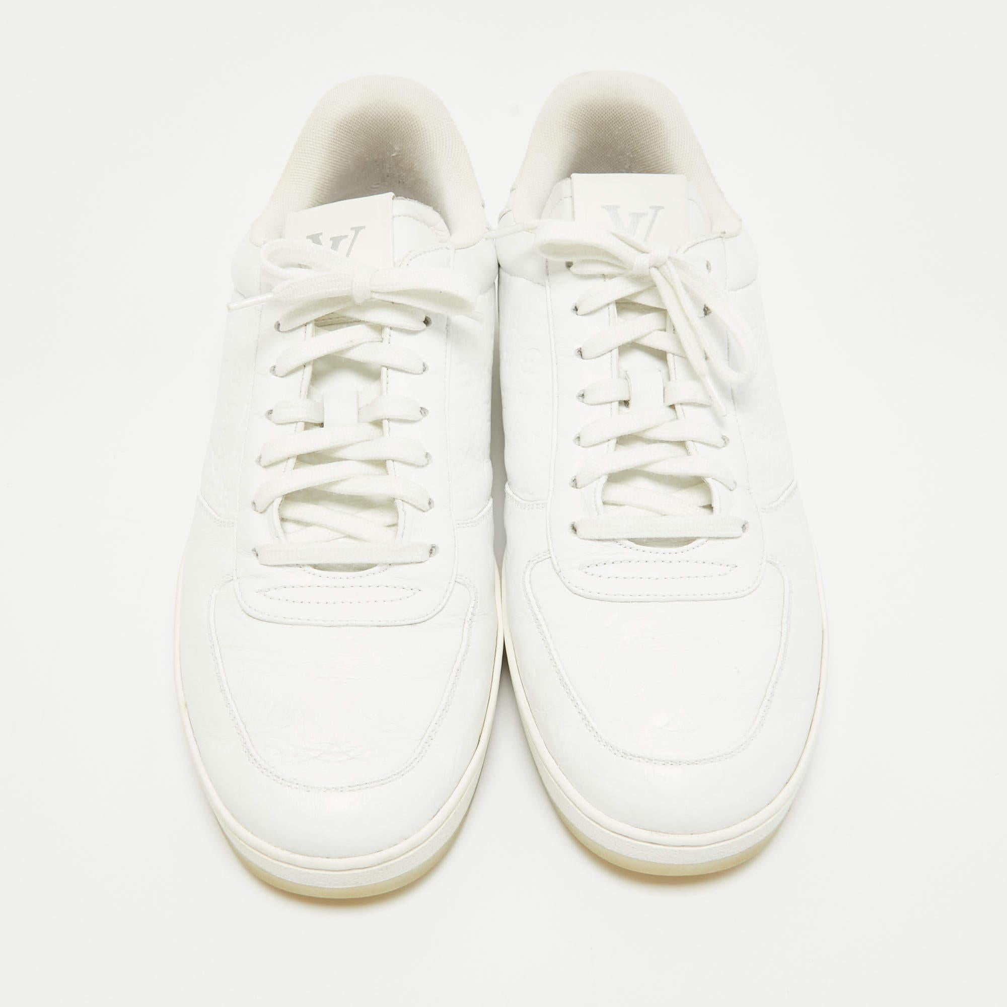 Gris Louis Vuitton - Baskets Rivoli à lacets en cuir blanc, taille 42,5 en vente